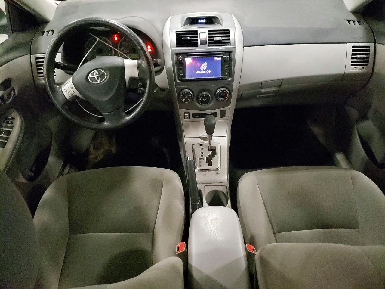 2013 Toyota Corolla Le Red vin: 2T1BU4EE4DC001351