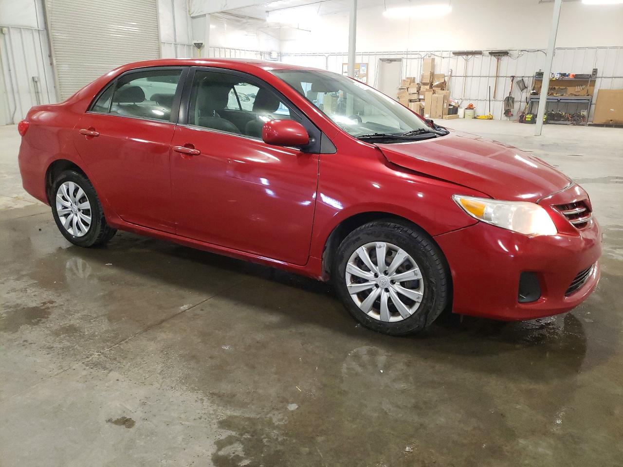 2013 Toyota Corolla Le Red vin: 2T1BU4EE4DC001351