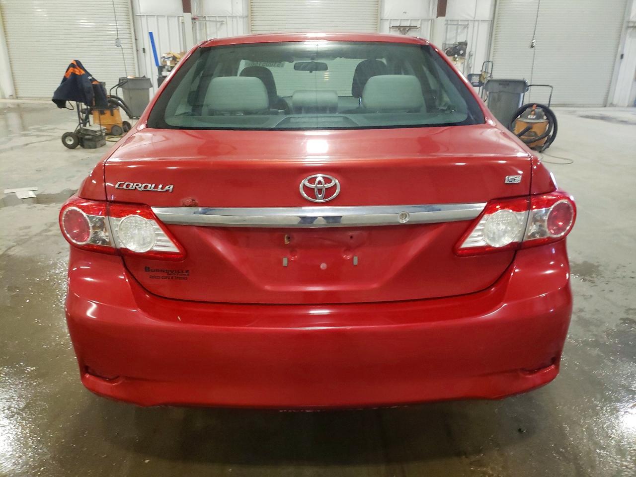 2013 Toyota Corolla Le Red vin: 2T1BU4EE4DC001351