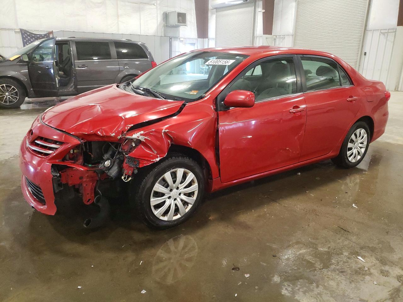2013 Toyota Corolla Le Red vin: 2T1BU4EE4DC001351