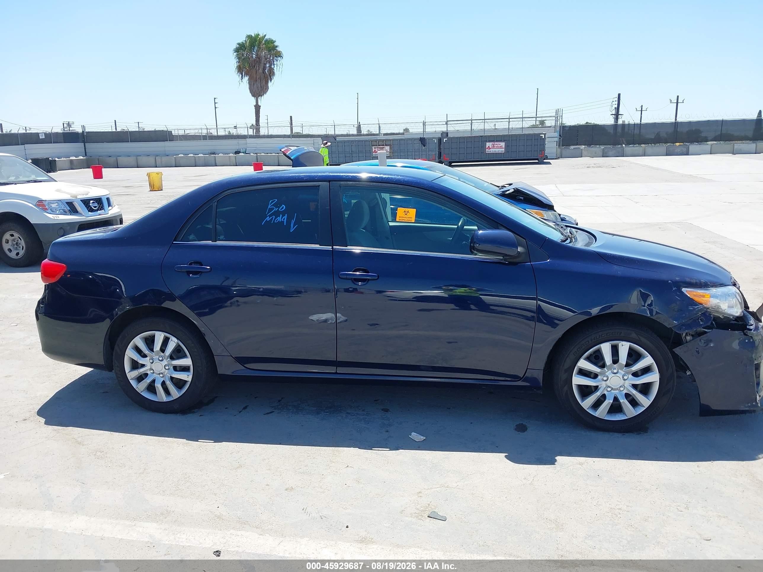 2013 Toyota Corolla Le Dark Blue vin: 2T1BU4EE4DC005996