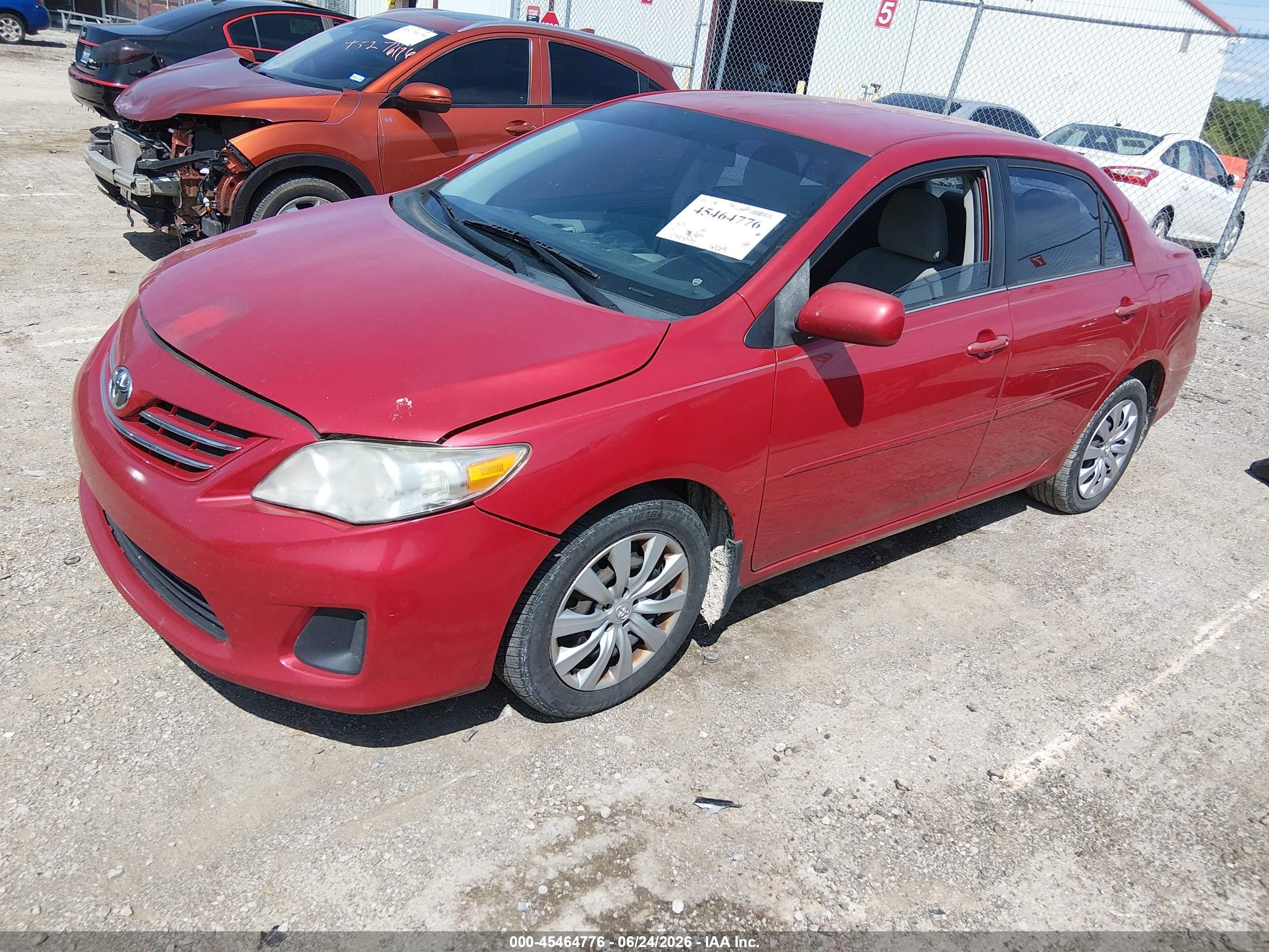 2013 Toyota Corolla Le Red vin: 2T1BU4EE4DC010132