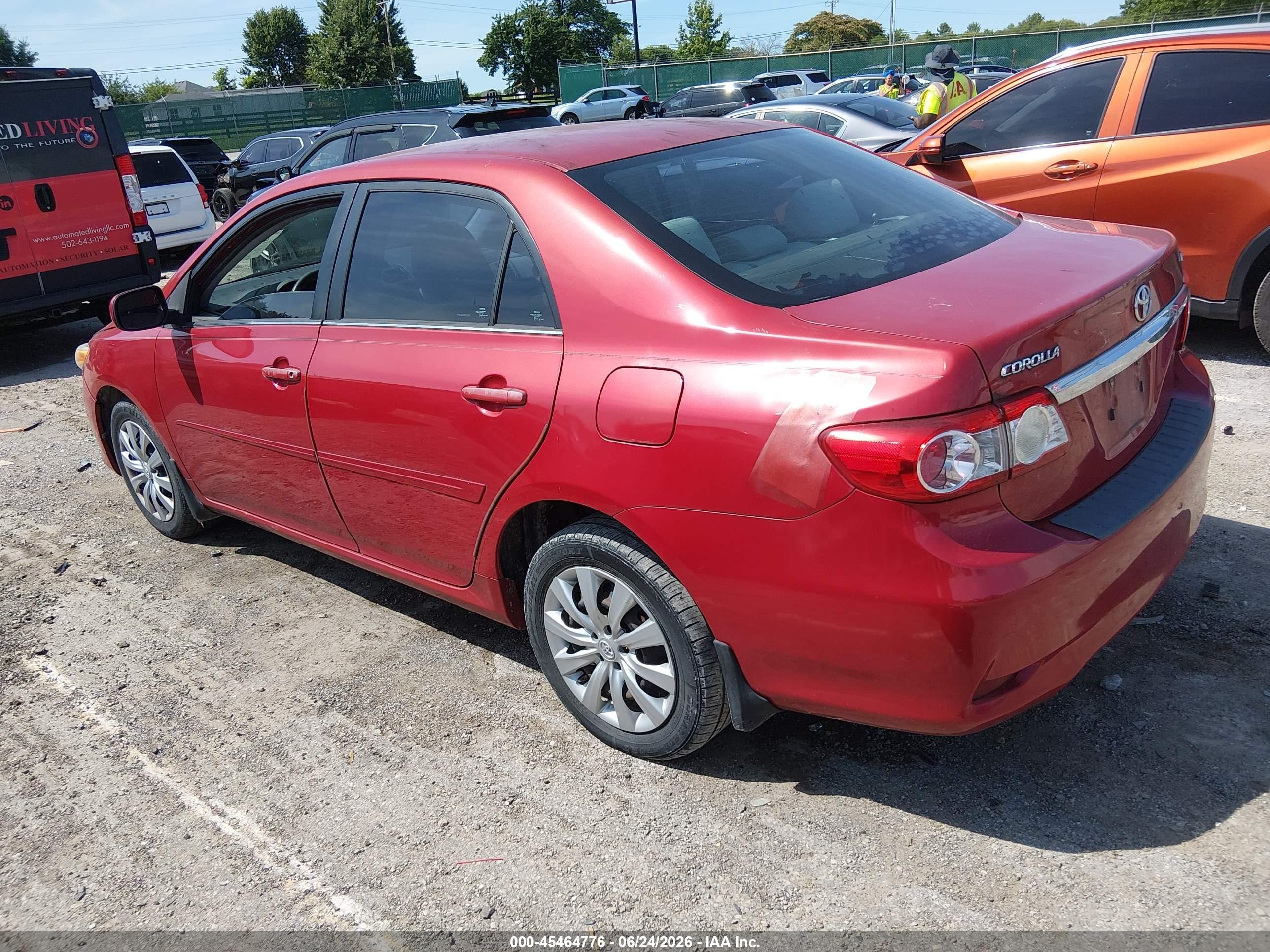 2013 Toyota Corolla Le Red vin: 2T1BU4EE4DC010132