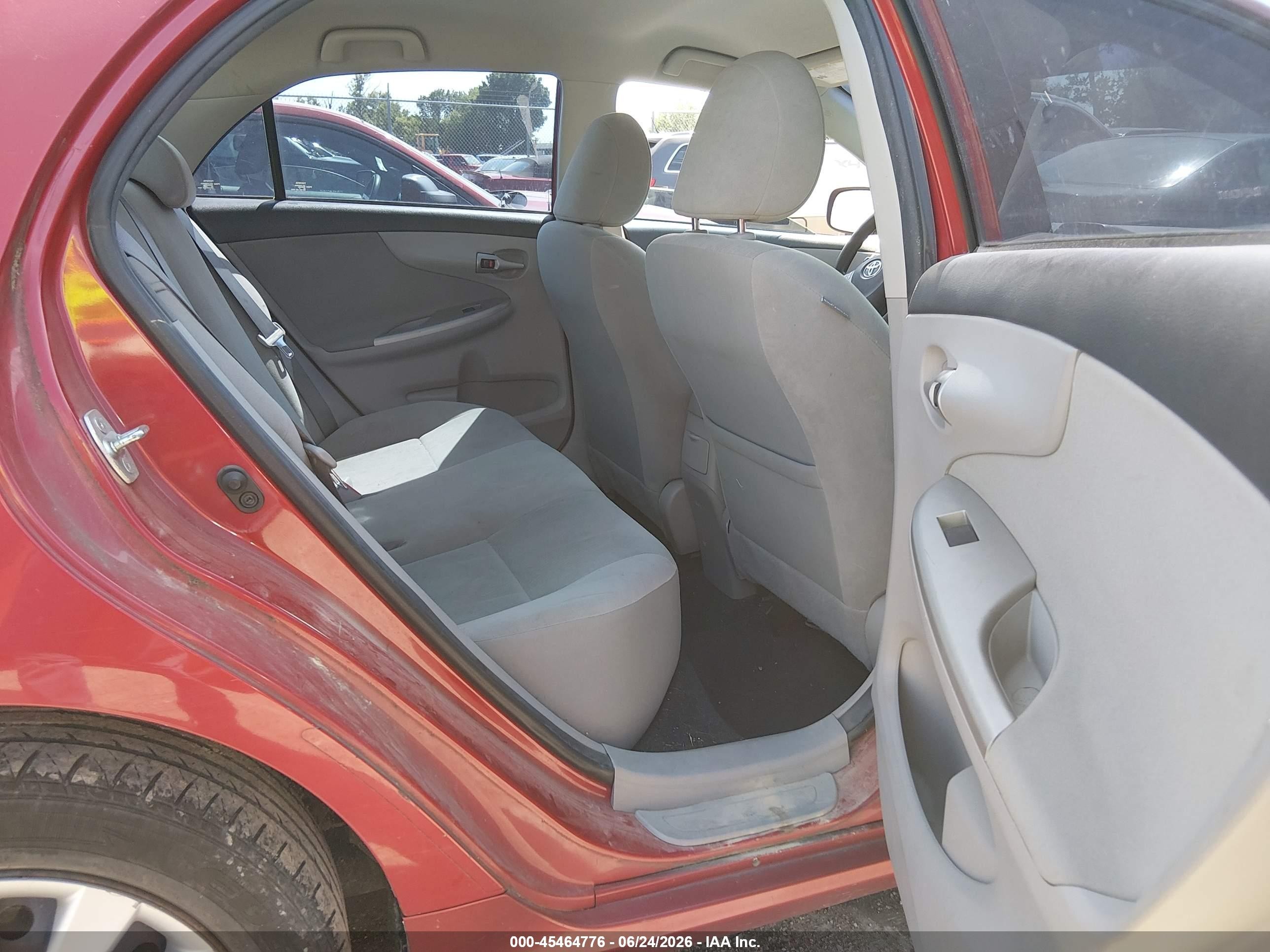 2013 Toyota Corolla Le Red vin: 2T1BU4EE4DC010132
