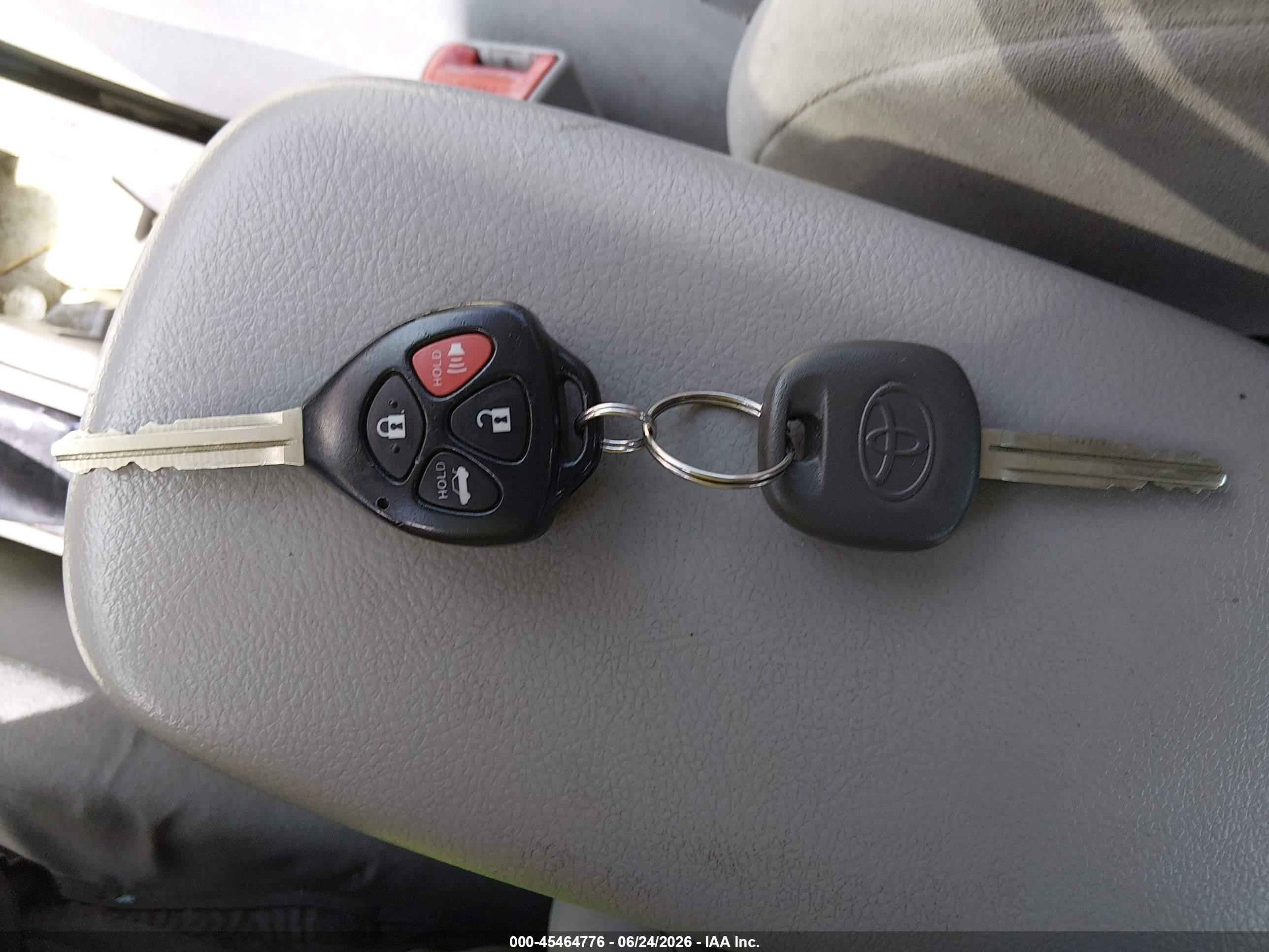 2013 Toyota Corolla Le Red vin: 2T1BU4EE4DC010132