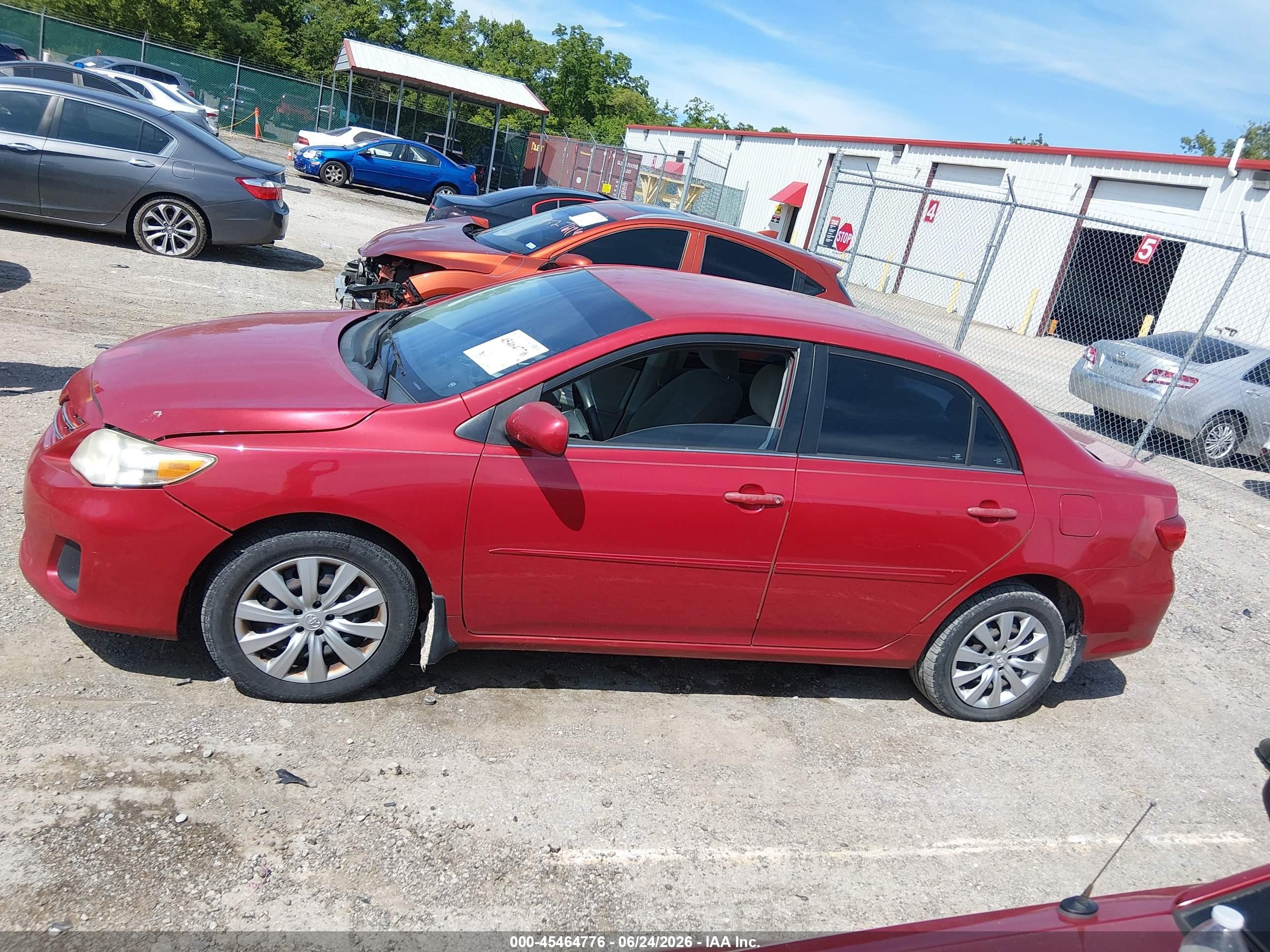 2013 Toyota Corolla Le Red vin: 2T1BU4EE4DC010132