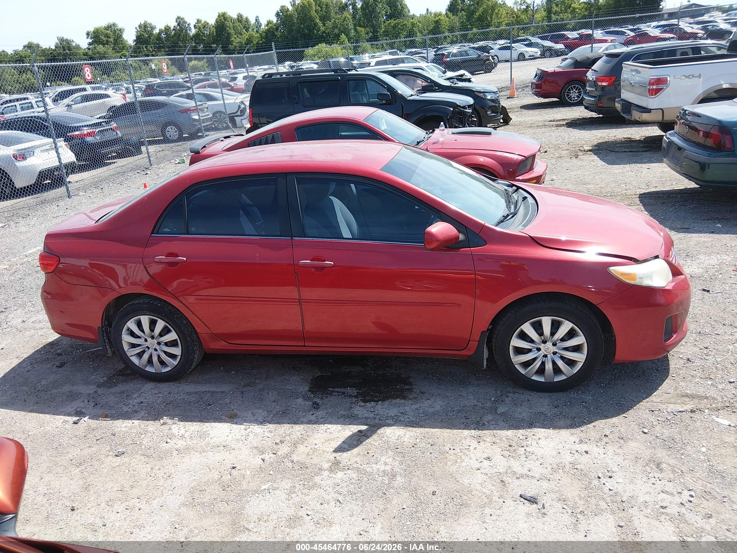 2013 Toyota Corolla Le Red vin: 2T1BU4EE4DC010132