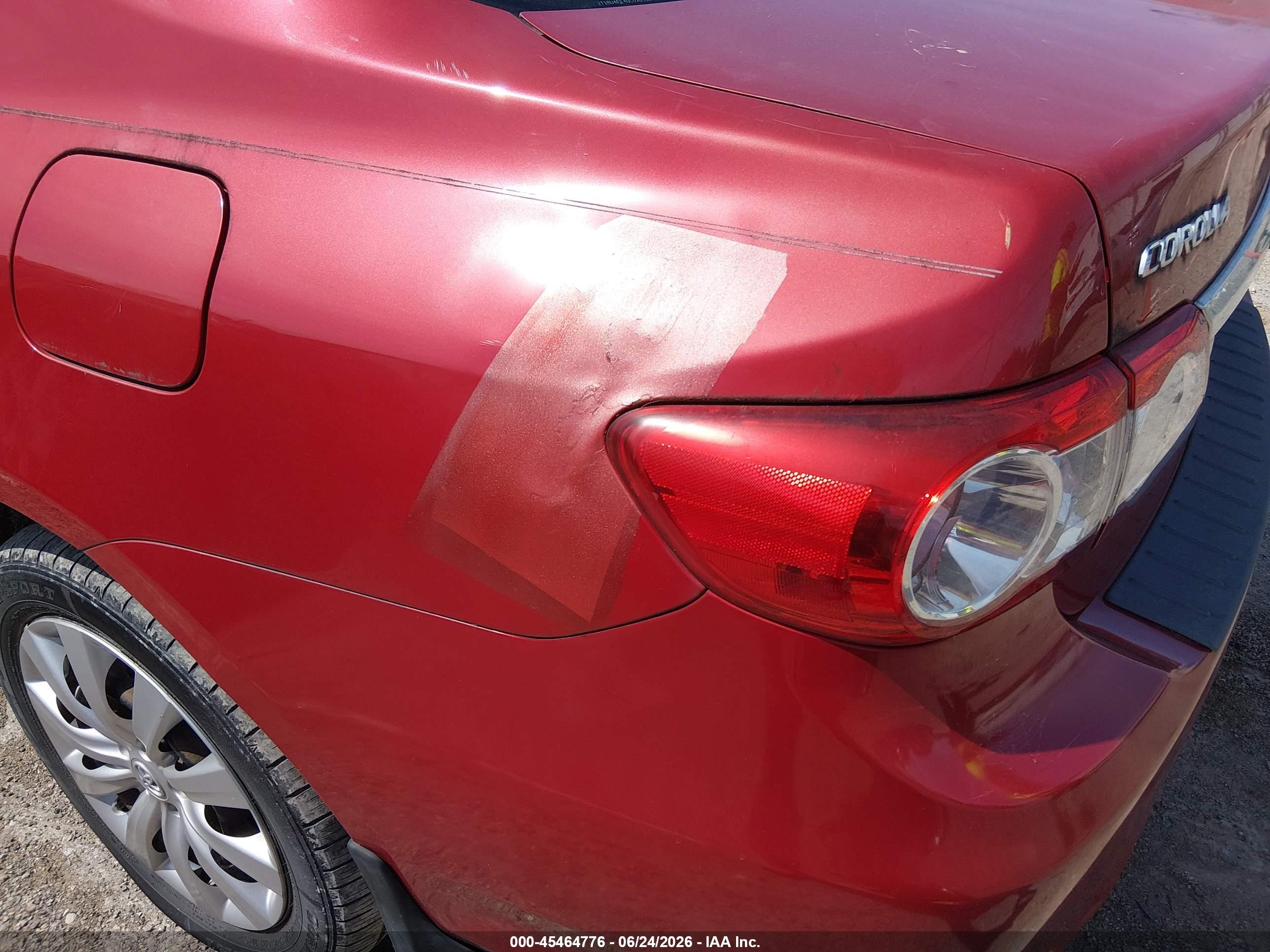 2013 Toyota Corolla Le Red vin: 2T1BU4EE4DC010132