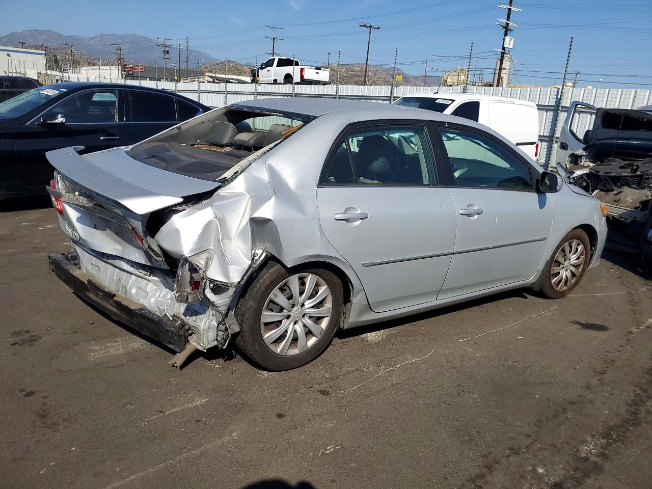 2013 Toyota Corolla Le Silver vin: 2T1BU4EE4DC019090