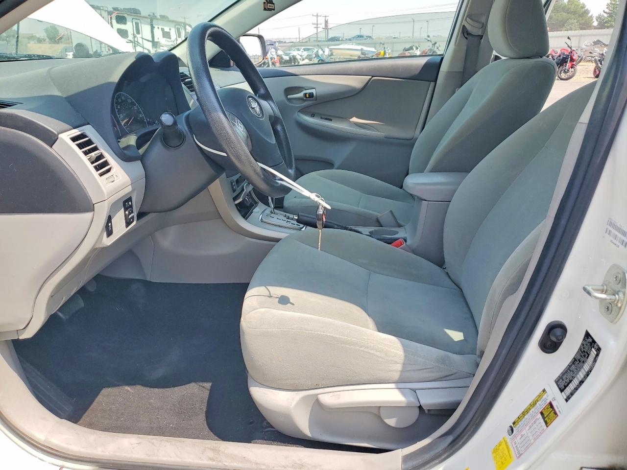 2013 Toyota Corolla Le White vin: 2T1BU4EE4DC106696