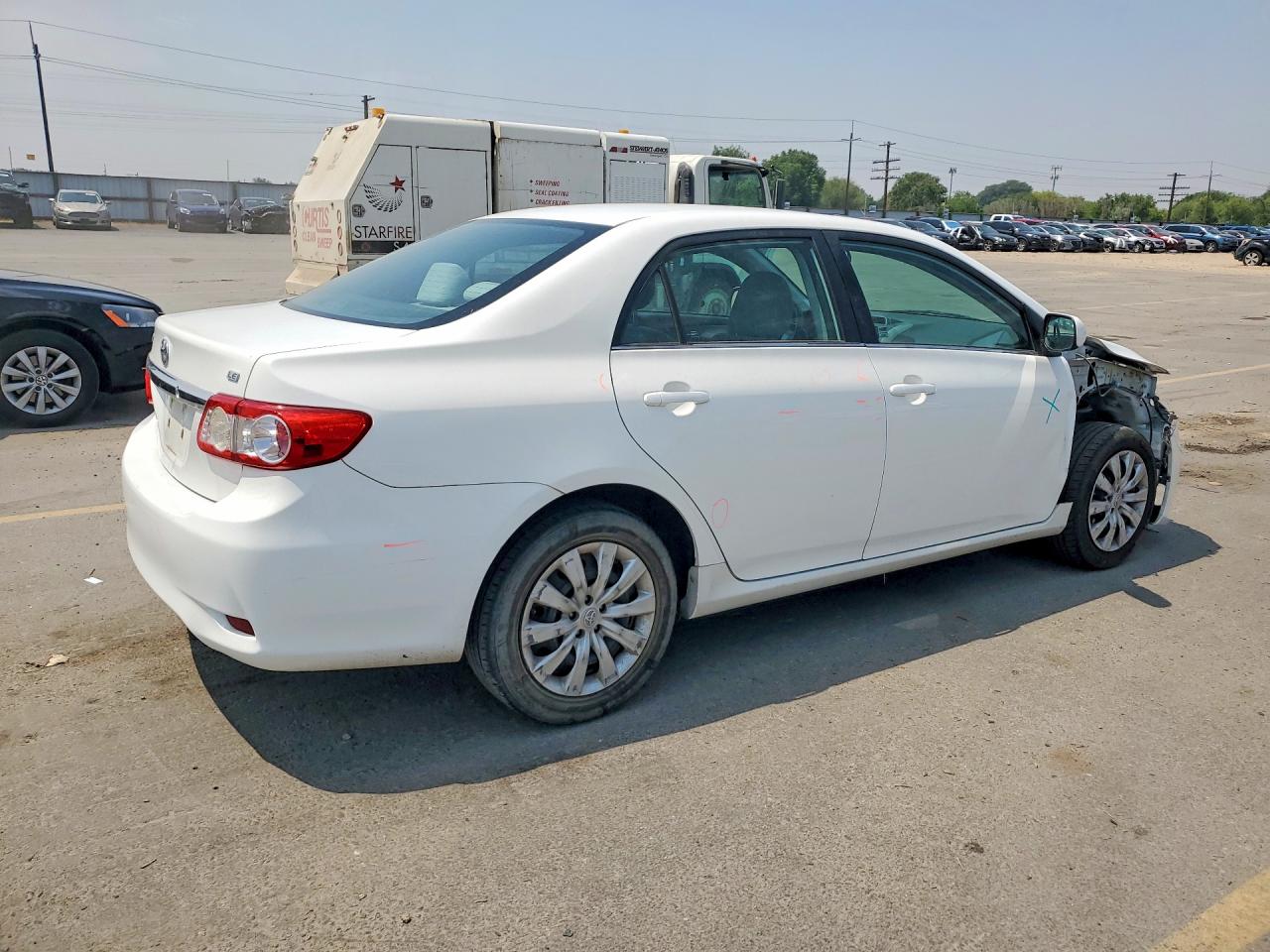 2013 Toyota Corolla Le White vin: 2T1BU4EE4DC106696