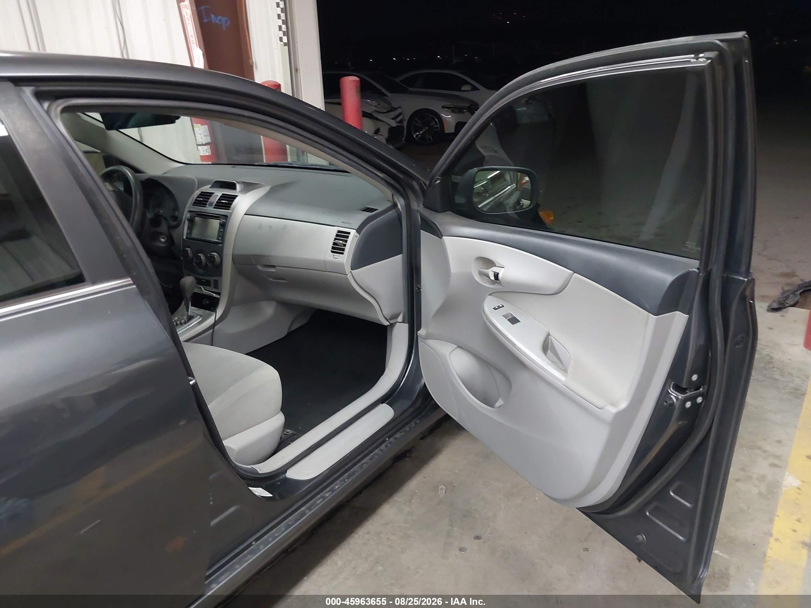 2013 Toyota Corolla Le Gray vin: 2T1BU4EE4DC106830