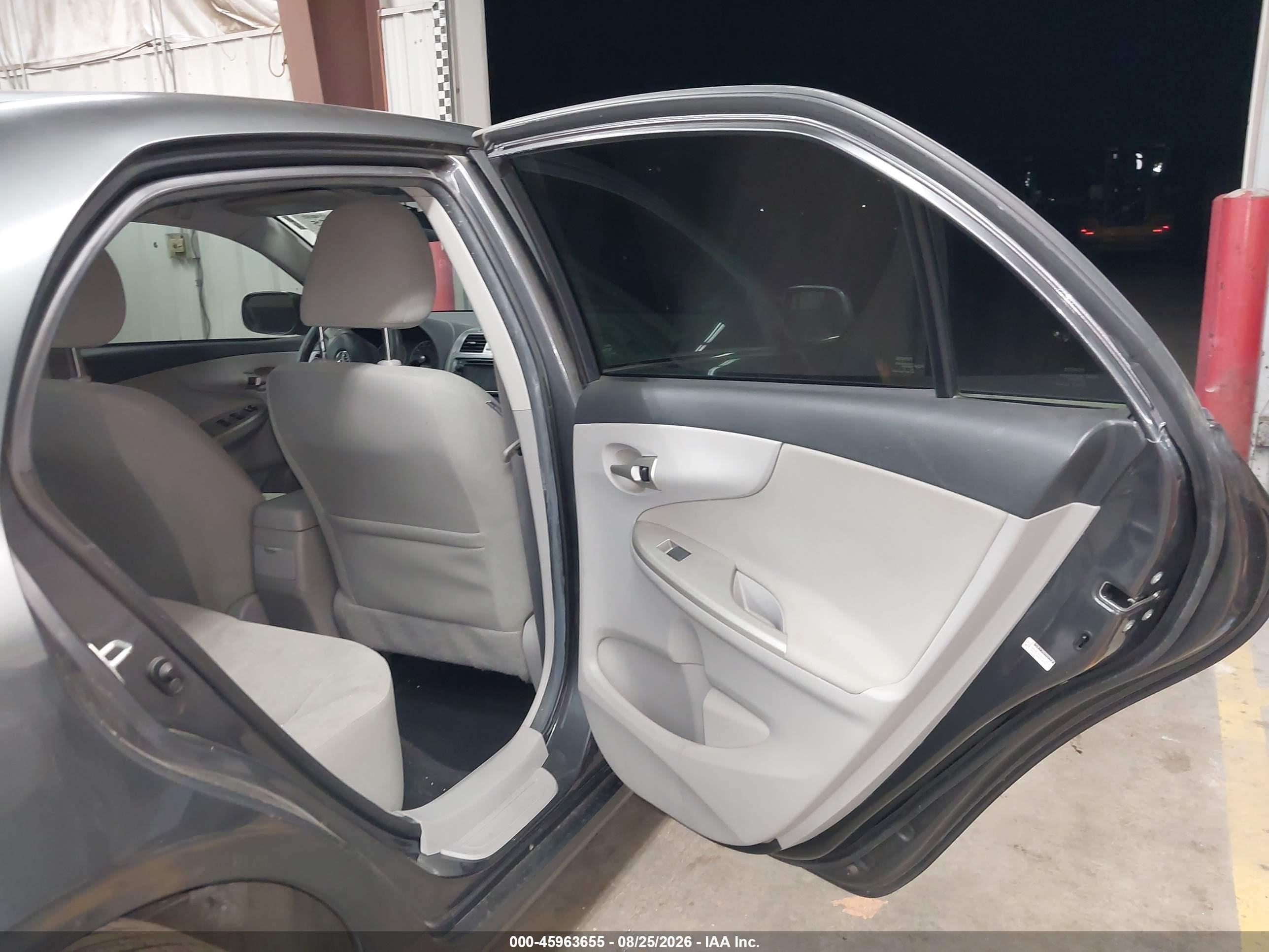 2013 Toyota Corolla Le Gray vin: 2T1BU4EE4DC106830