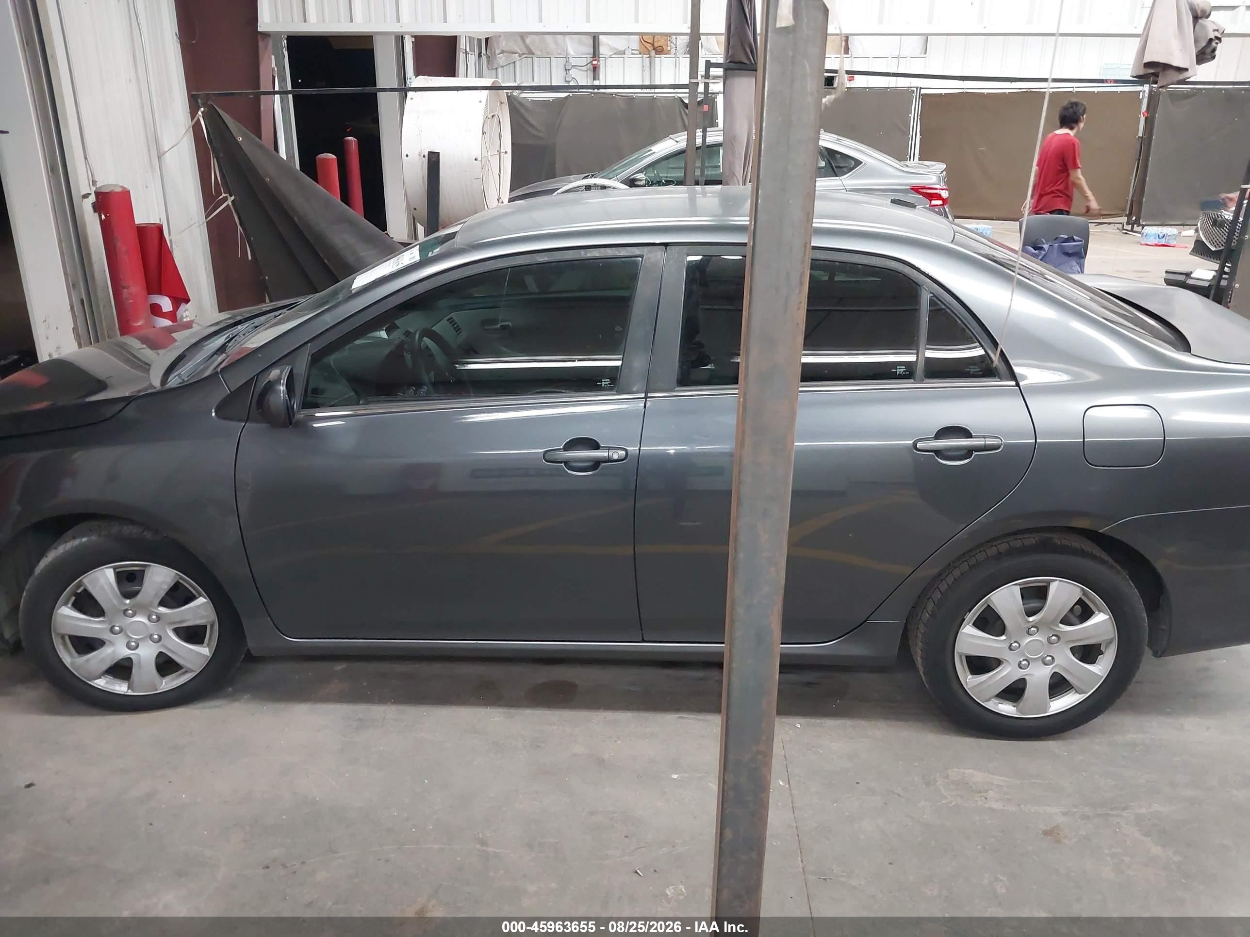 2013 Toyota Corolla Le Gray vin: 2T1BU4EE4DC106830