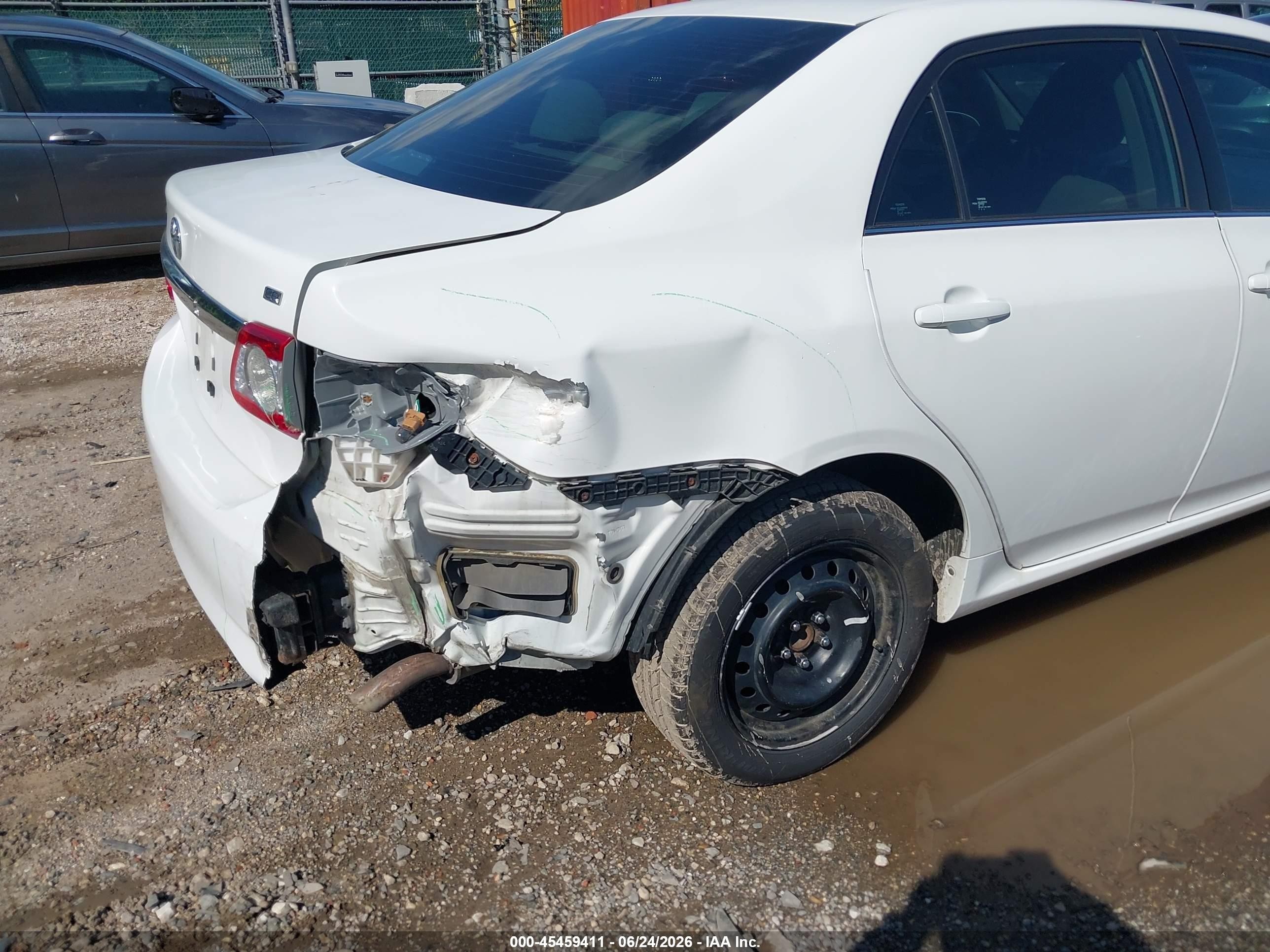 2013 Toyota Corolla Le White vin: 2T1BU4EE4DC934764