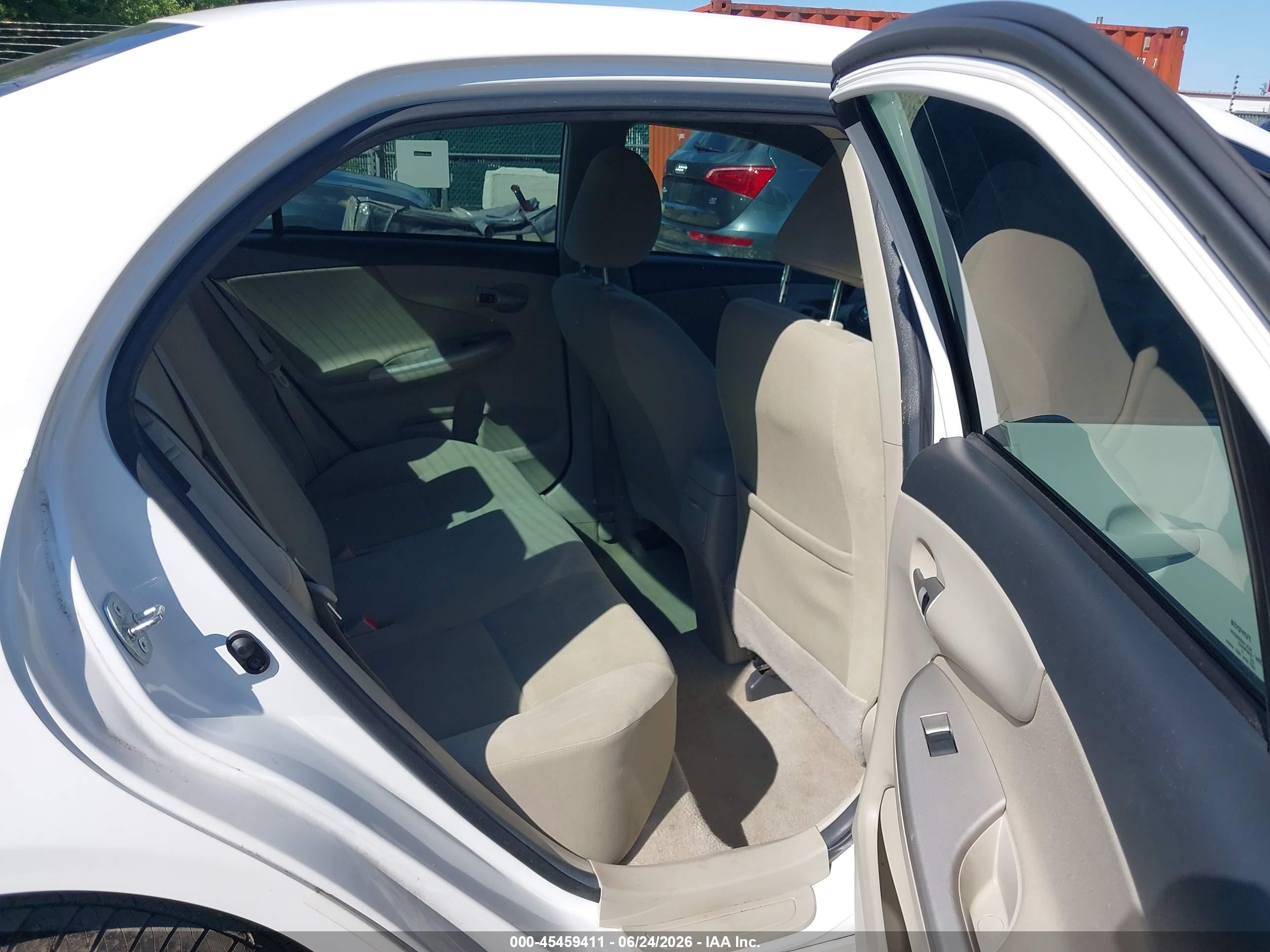 2013 Toyota Corolla Le White vin: 2T1BU4EE4DC934764