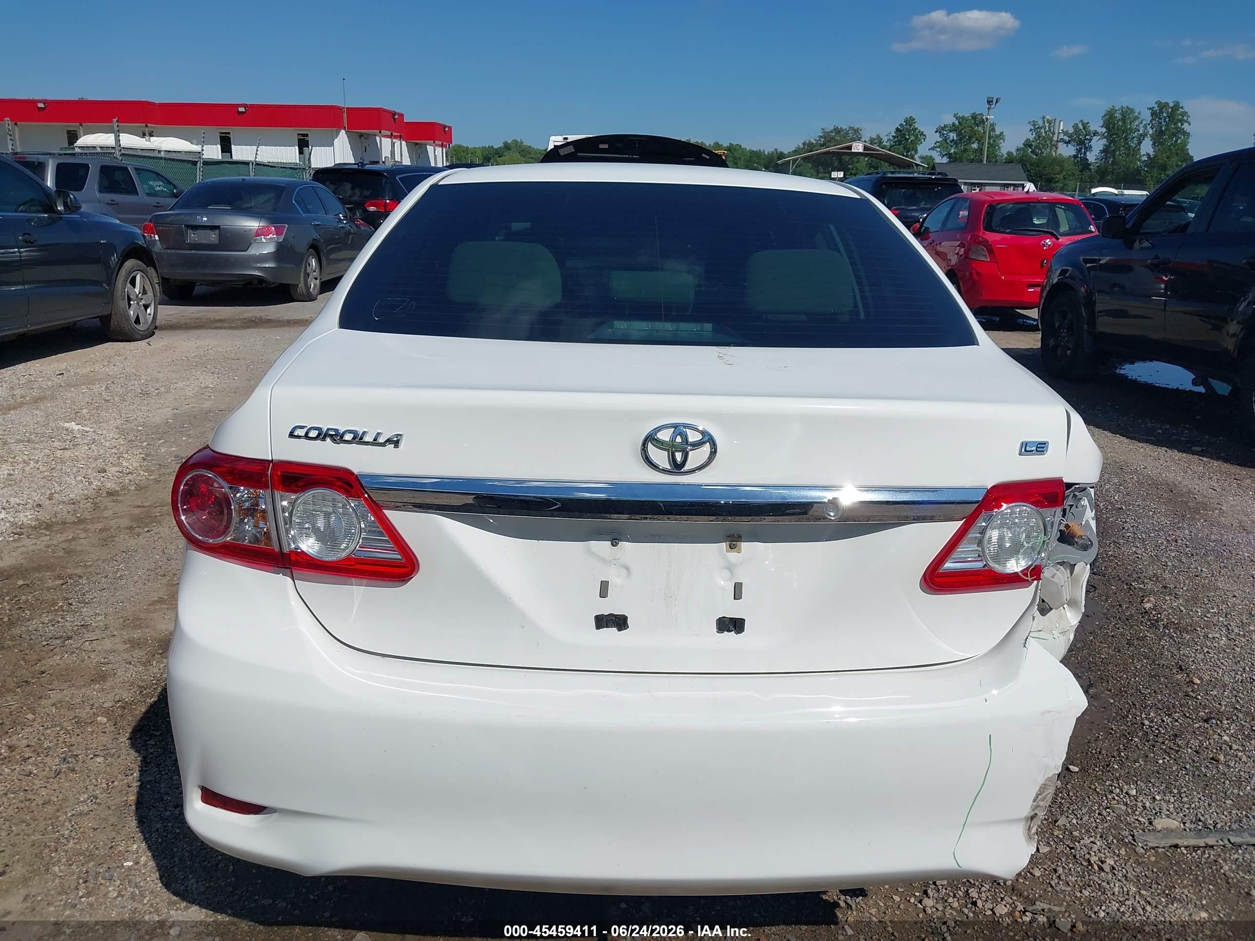 2013 Toyota Corolla Le White vin: 2T1BU4EE4DC934764