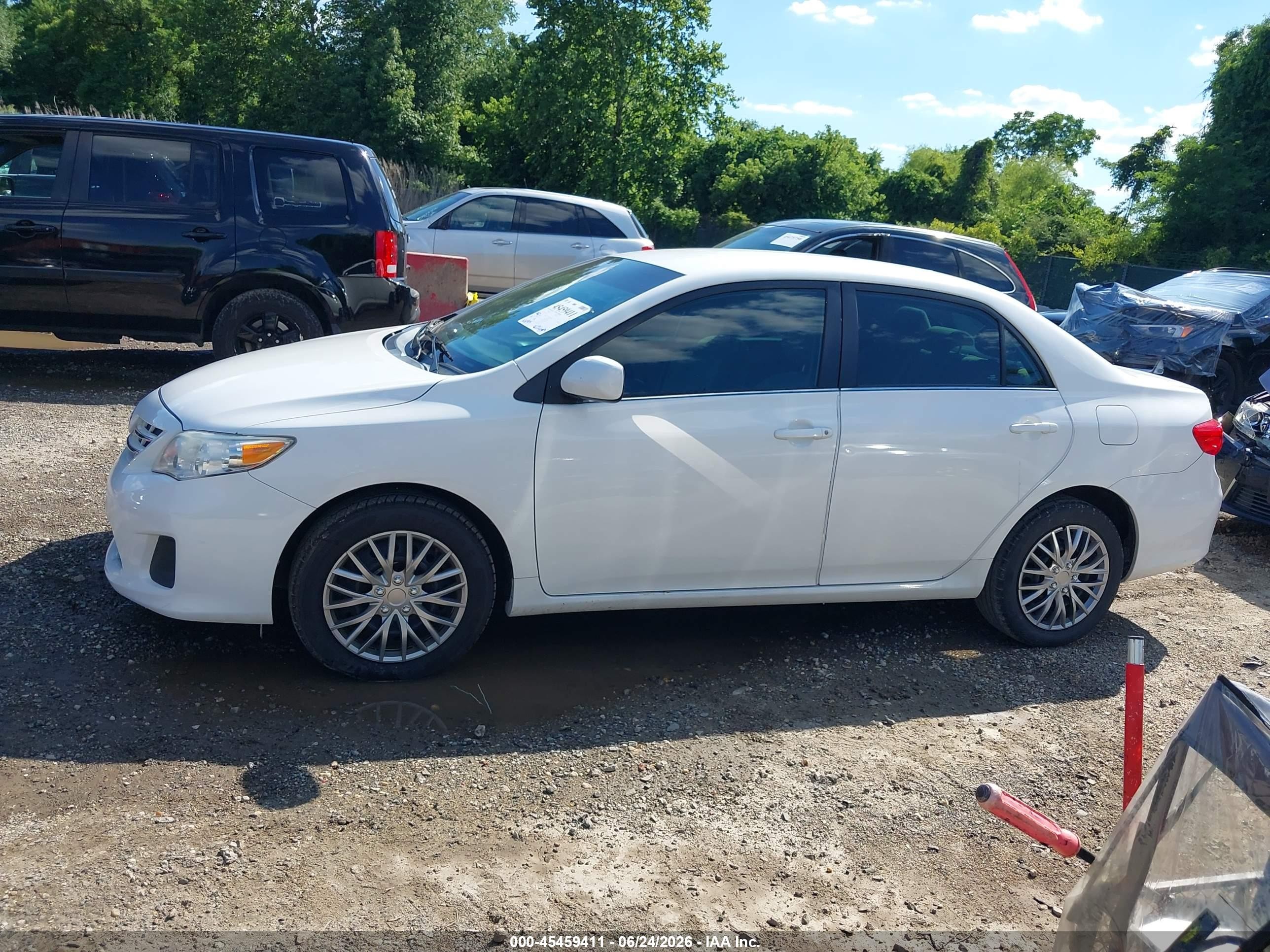2013 Toyota Corolla Le White vin: 2T1BU4EE4DC934764