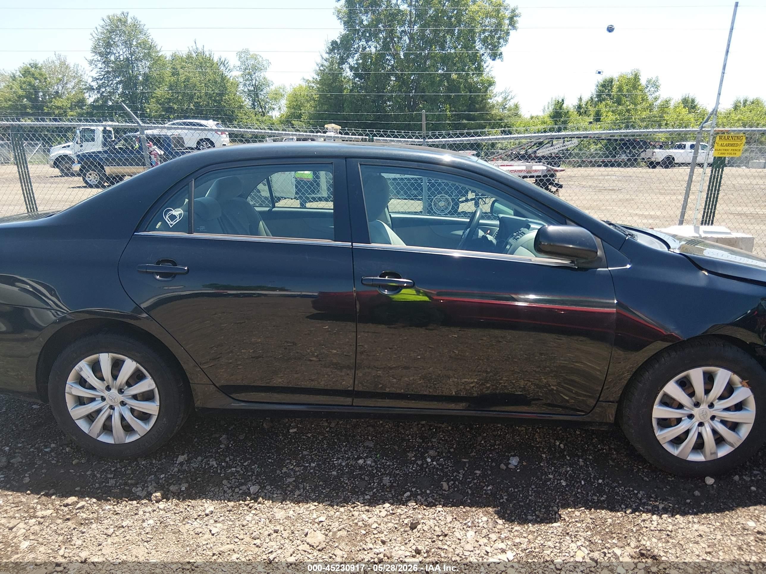 2013 Toyota Corolla Le Black vin: 2T1BU4EE4DC940483