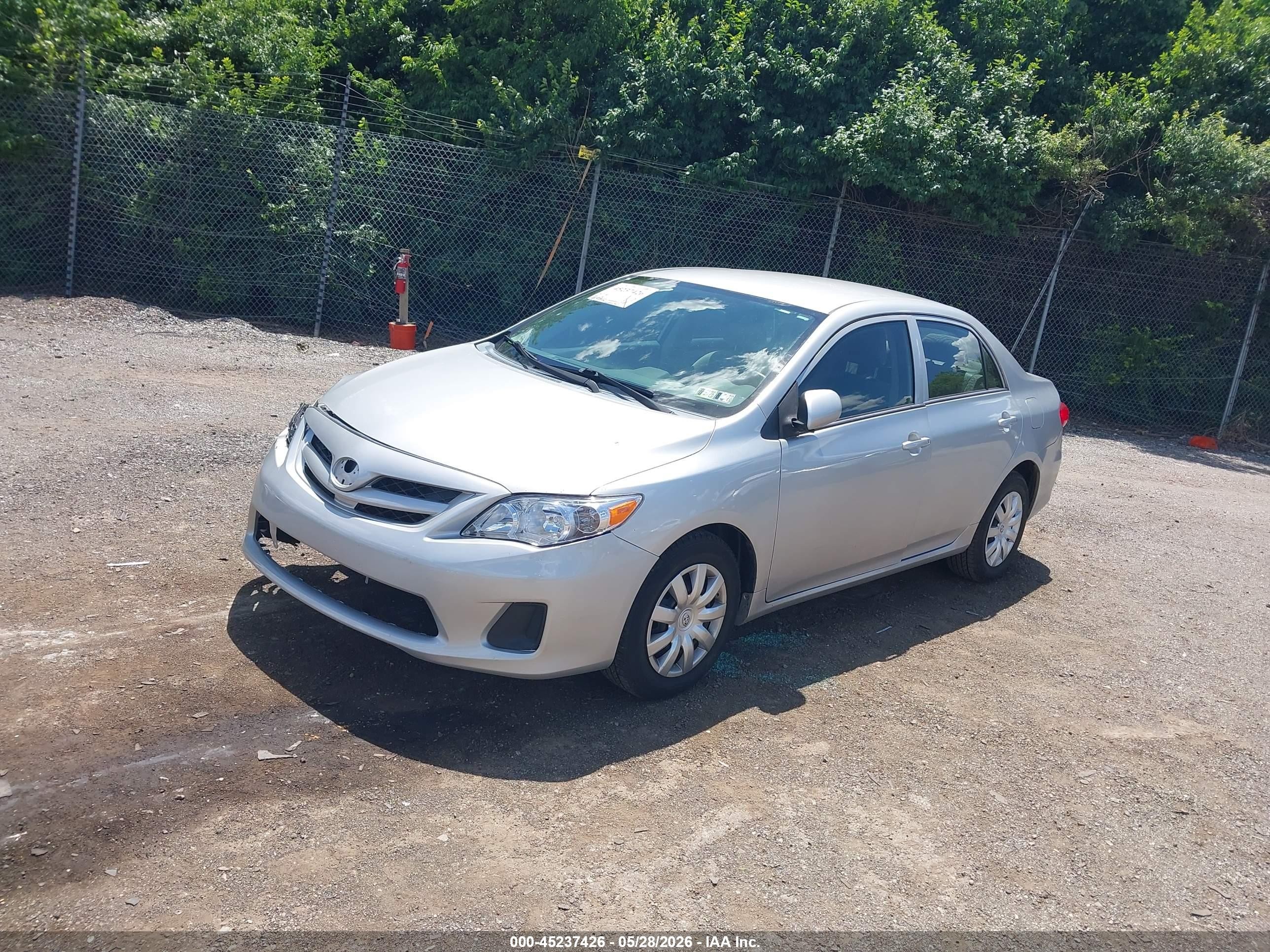 2013 Toyota Corolla L Silver vin: 2T1BU4EE4DC954805
