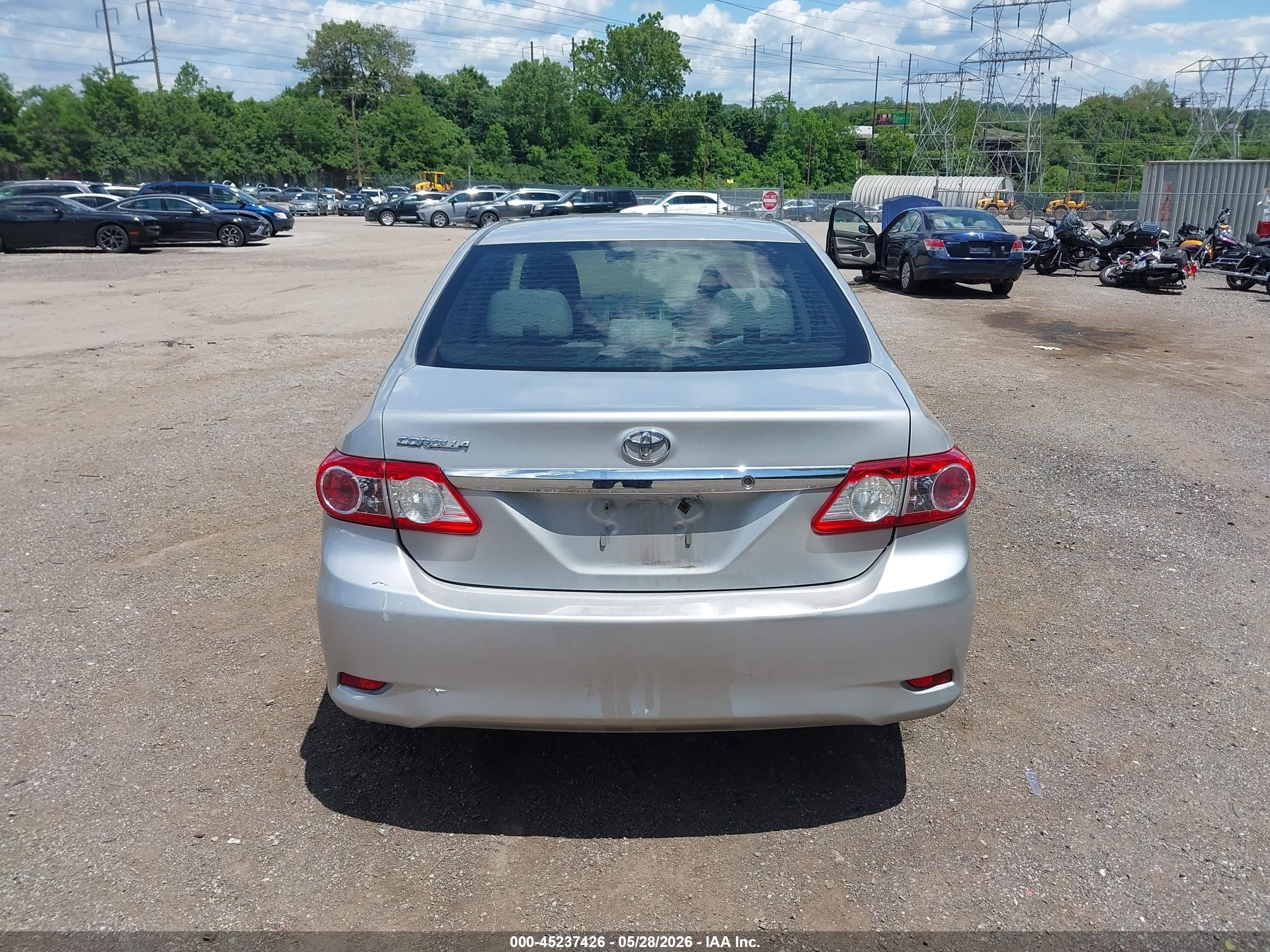 2013 Toyota Corolla L Silver vin: 2T1BU4EE4DC954805