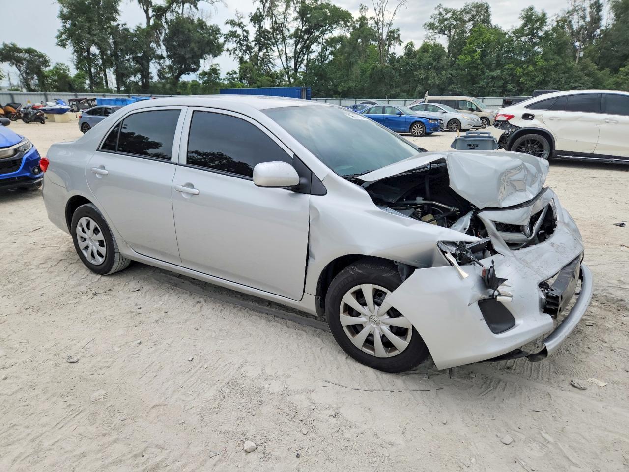 2013 Toyota Corolla L Silver vin: 2T1BU4EE4DC960393