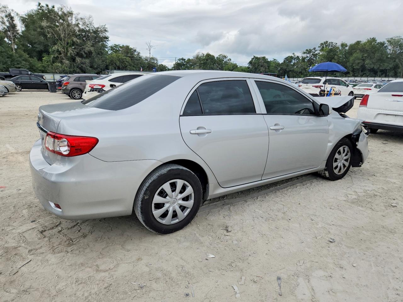 2013 Toyota Corolla L Silver vin: 2T1BU4EE4DC960393