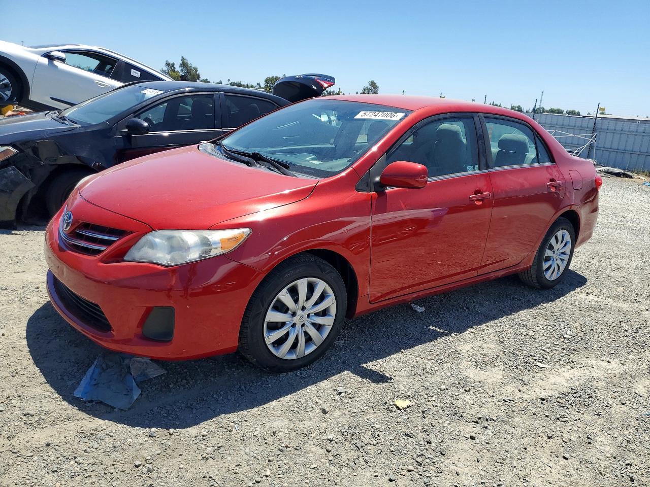2013 Toyota Corolla Le Red vin: 2T1BU4EE4DC961057