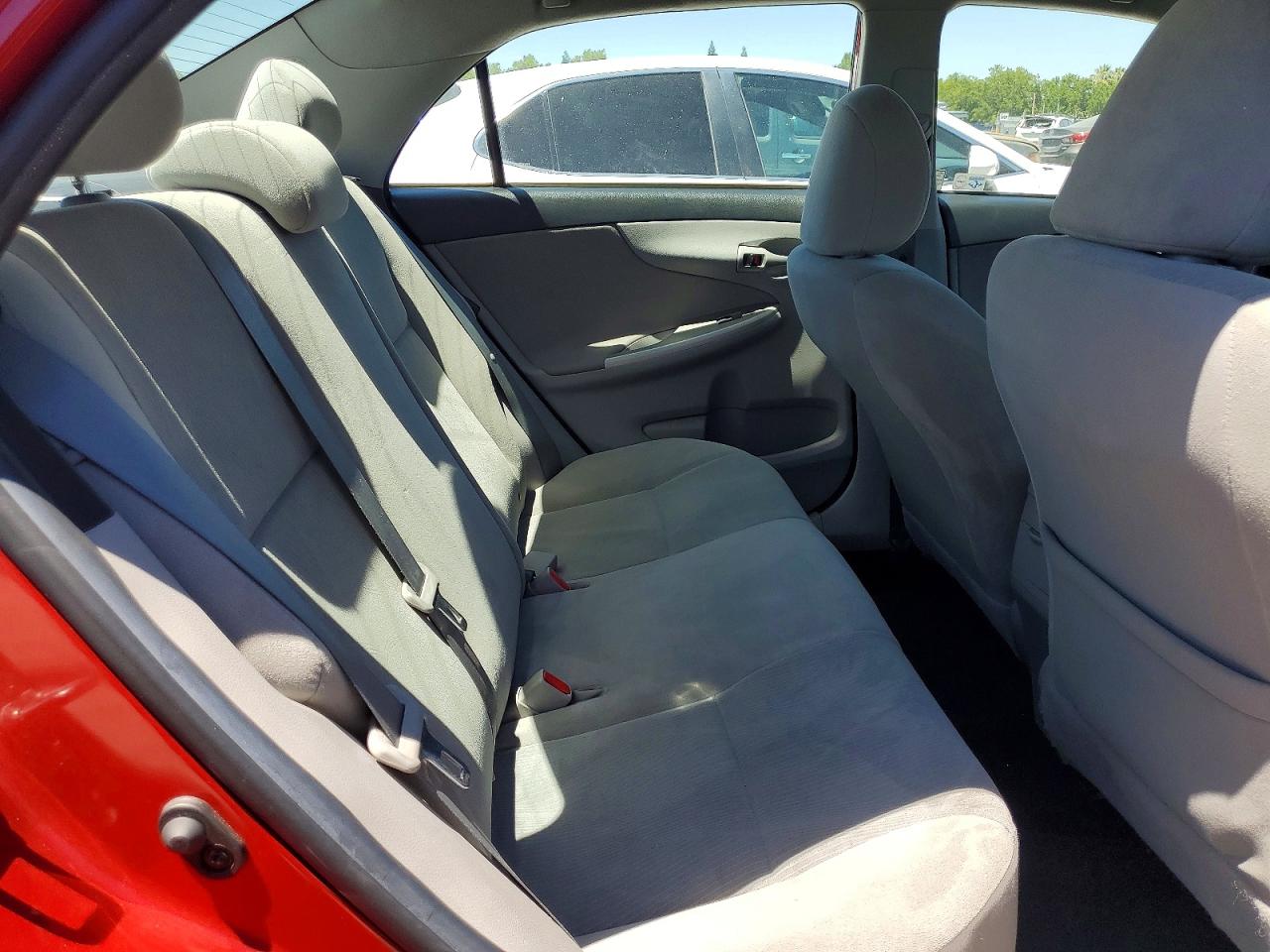 2013 Toyota Corolla Le Red vin: 2T1BU4EE4DC961057