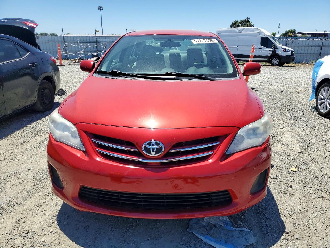 2013 Toyota Corolla Le Red vin: 2T1BU4EE4DC961057