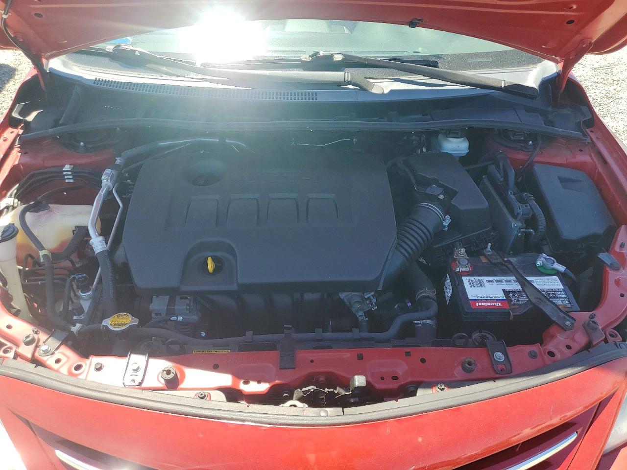 2013 Toyota Corolla Le Red vin: 2T1BU4EE4DC961057