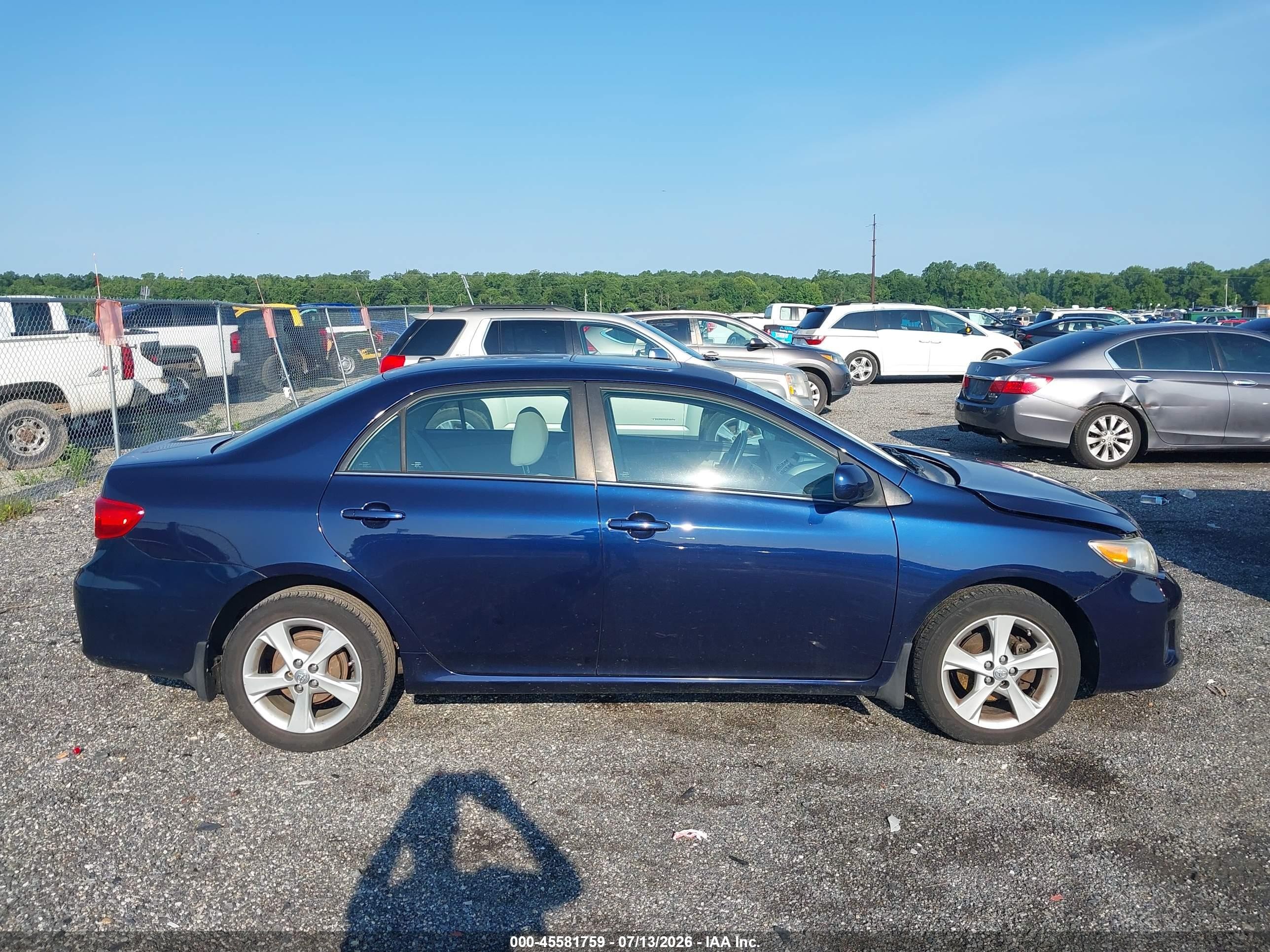 2013 Toyota Corolla Le Blue vin: 2T1BU4EE4DC965528