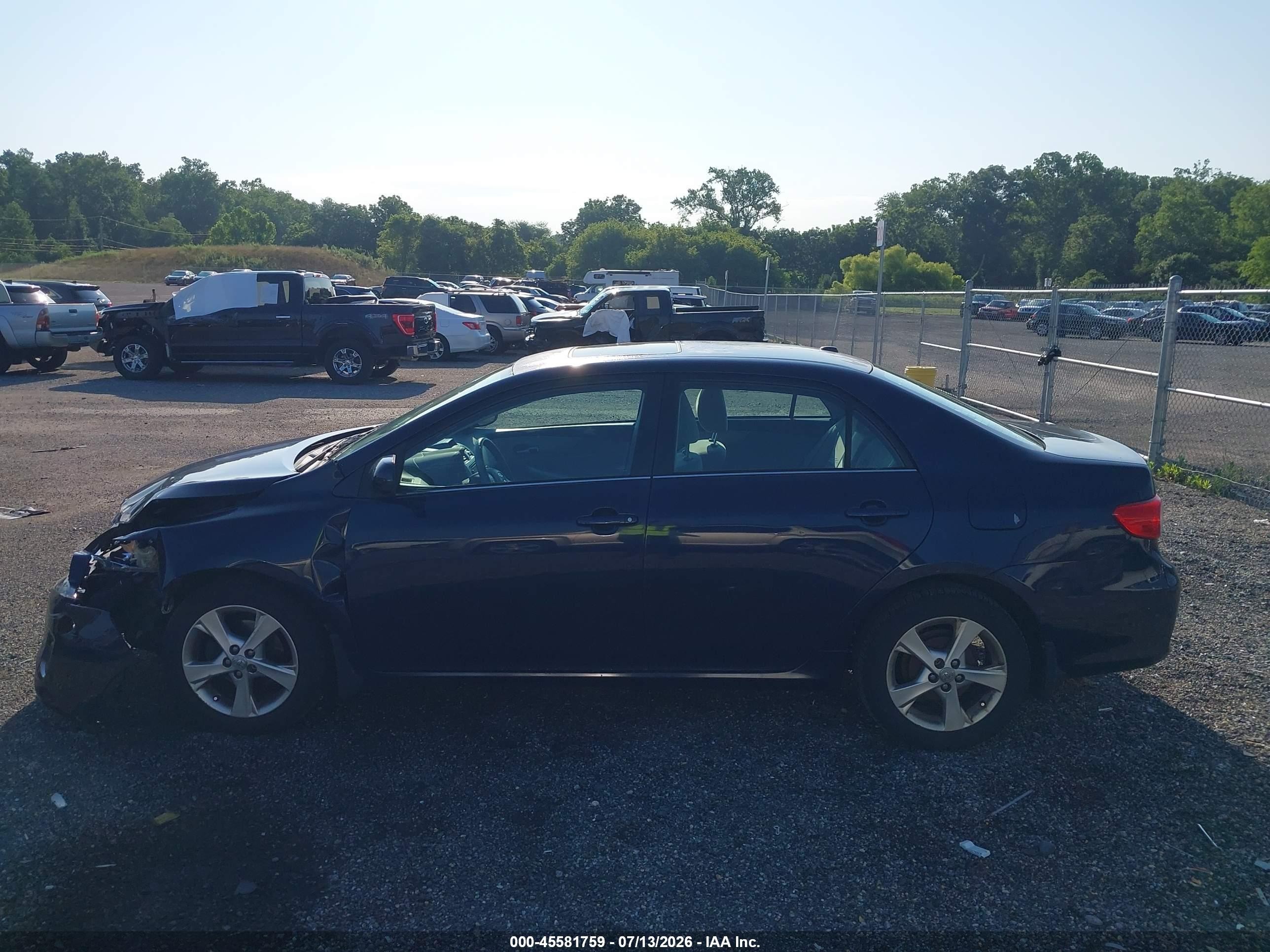 2013 Toyota Corolla Le Blue vin: 2T1BU4EE4DC965528