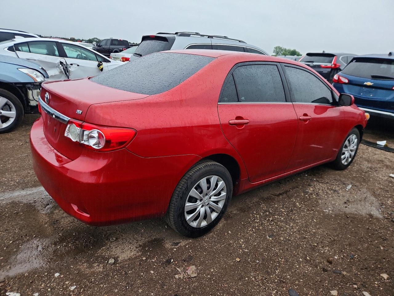 2013 Toyota Corolla Le Red vin: 2T1BU4EE4DC982233