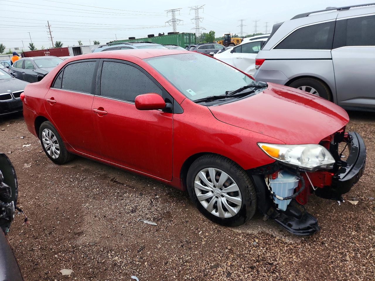 2013 Toyota Corolla Le Red vin: 2T1BU4EE4DC982233
