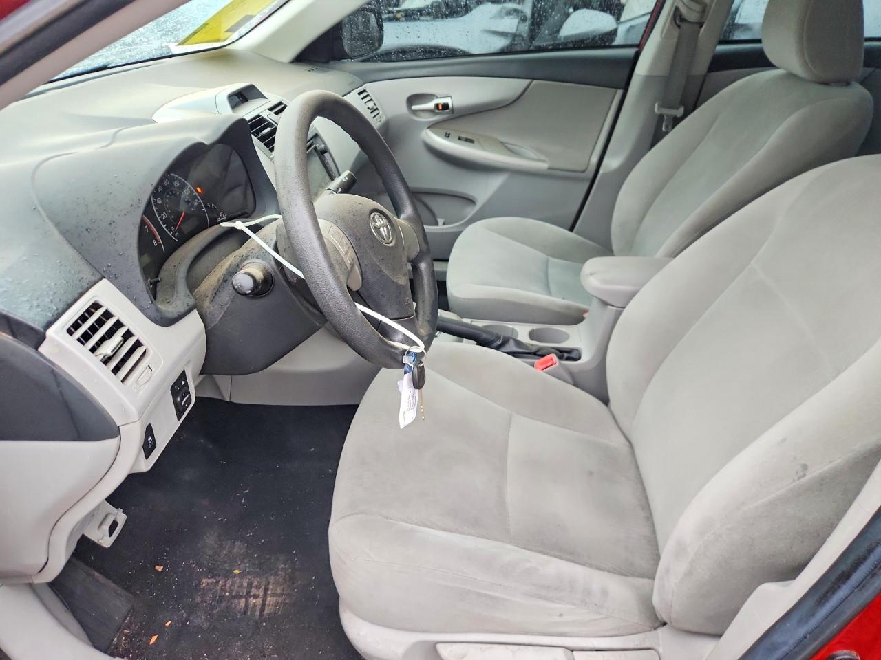 2013 Toyota Corolla Le Red vin: 2T1BU4EE4DC982233