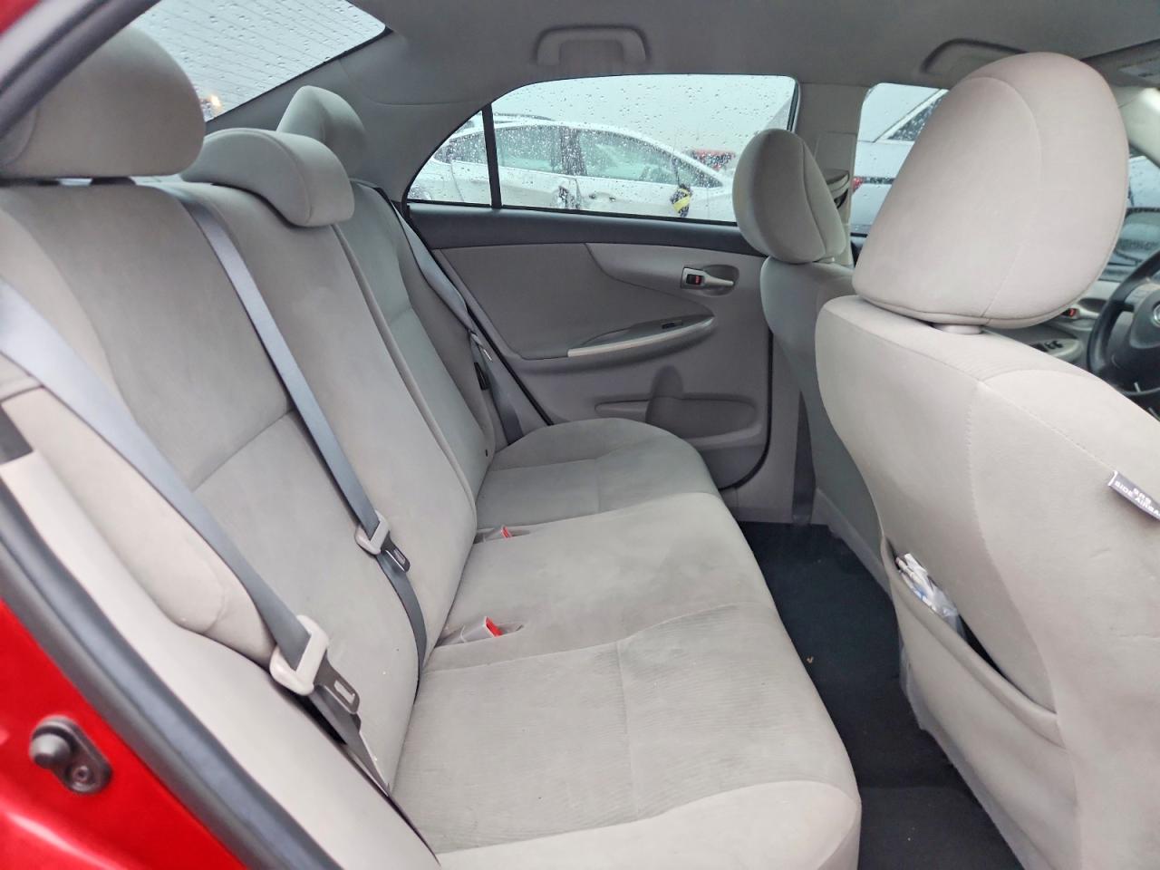 2013 Toyota Corolla Le Red vin: 2T1BU4EE4DC982233