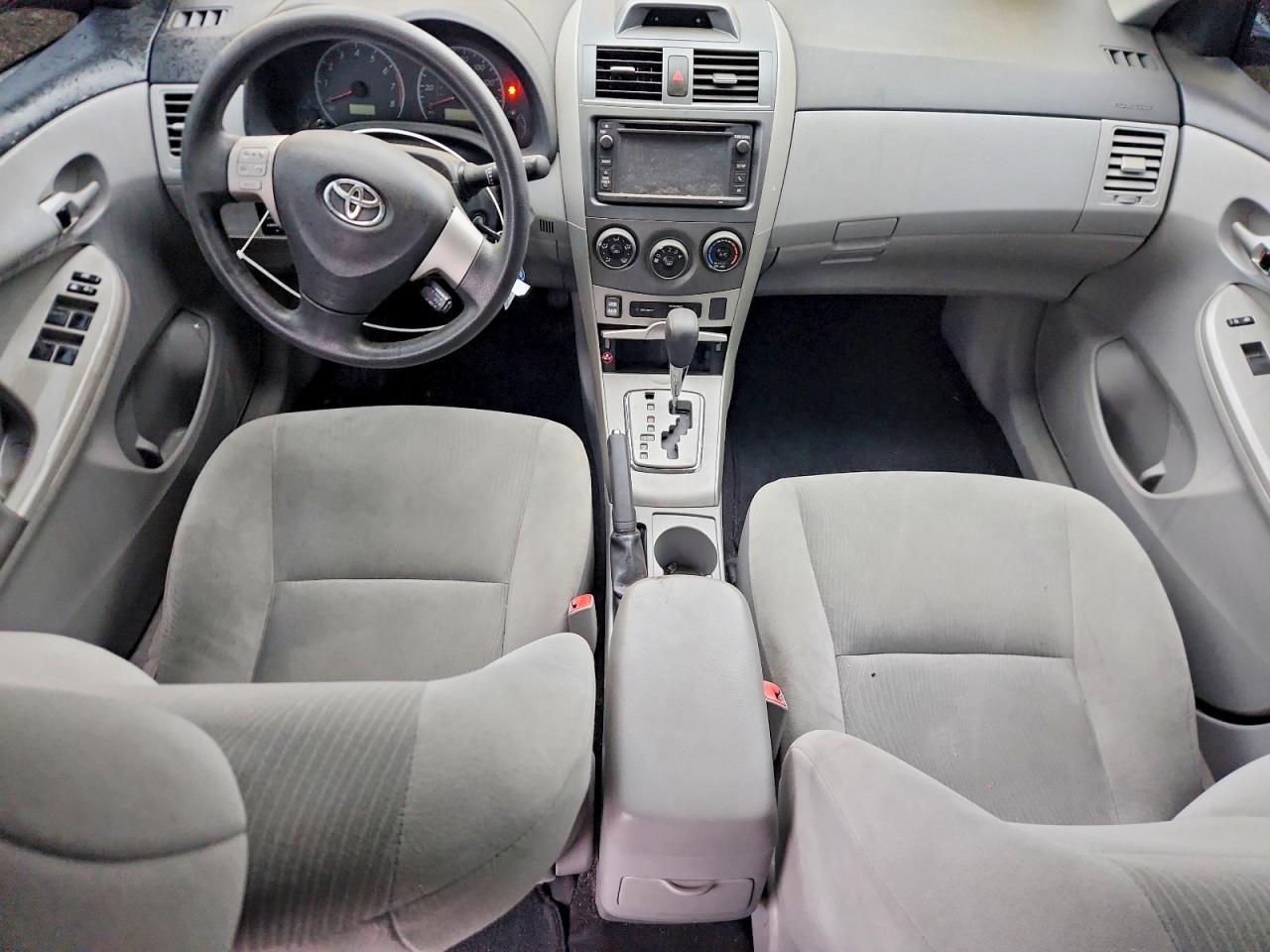 2013 Toyota Corolla Le Red vin: 2T1BU4EE4DC982233