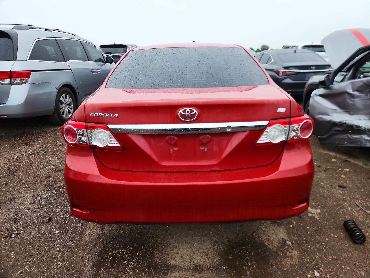 2013 Toyota Corolla Le Red vin: 2T1BU4EE4DC982233