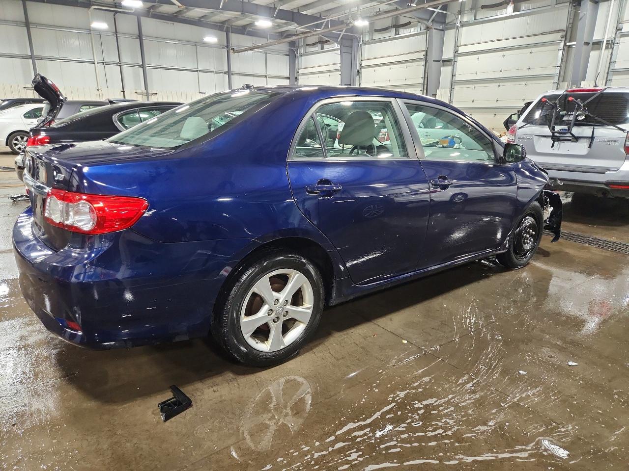 2013 Toyota Corolla Le Blue vin: 2T1BU4EE4DC987397