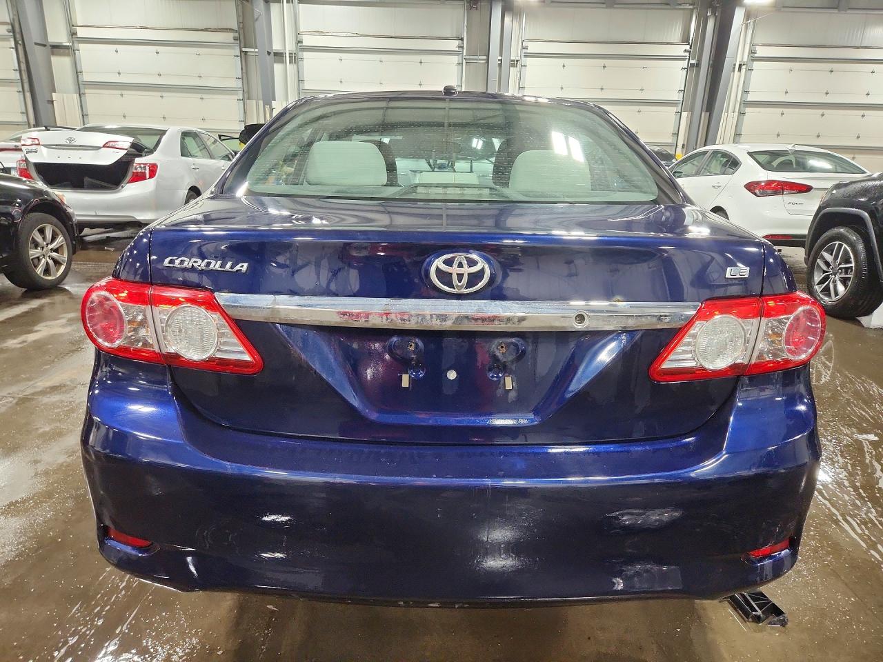 2013 Toyota Corolla Le Blue vin: 2T1BU4EE4DC987397