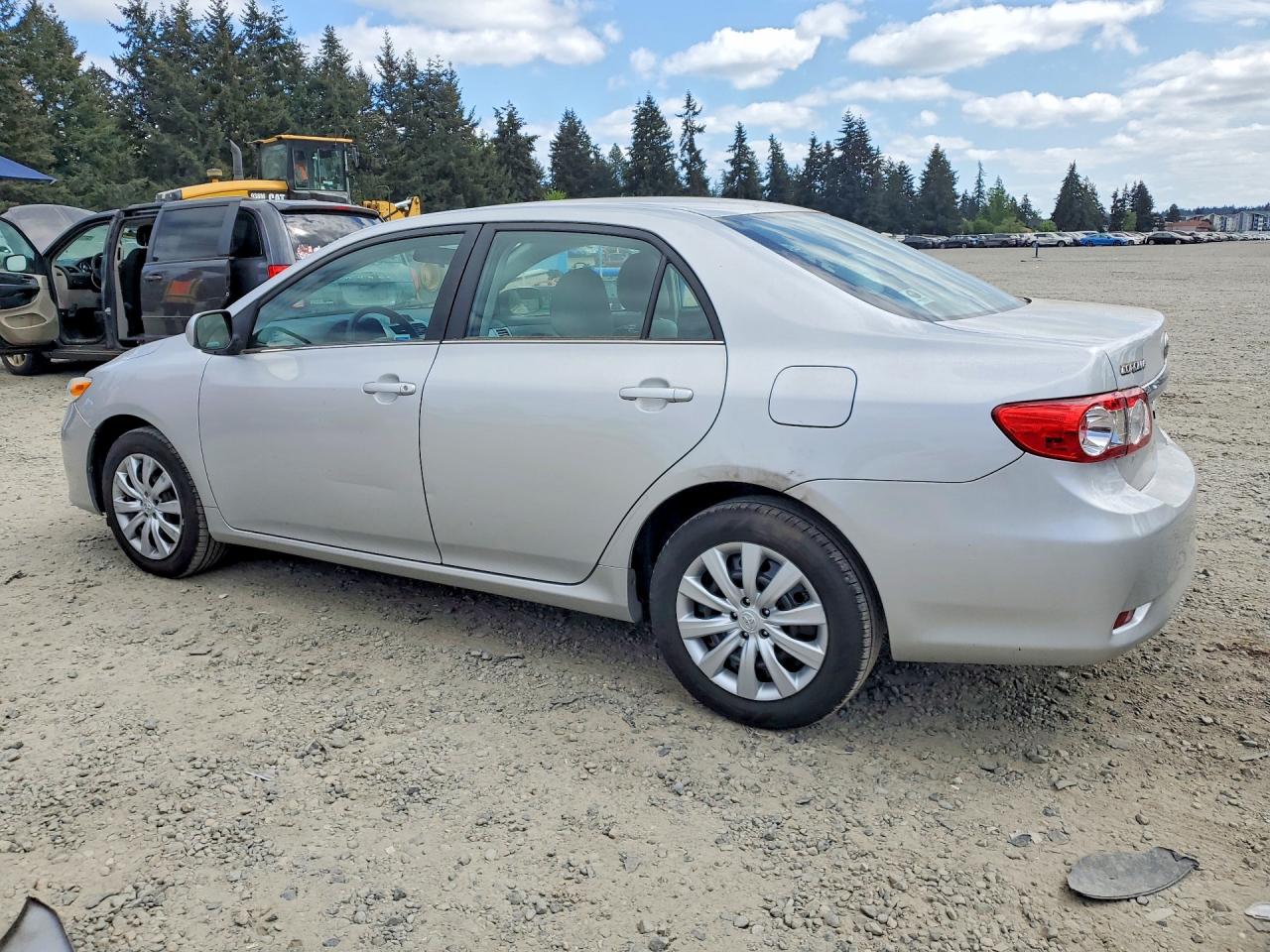 2013 Toyota Corolla Le Silver vin: 2T1BU4EE4DC991319
