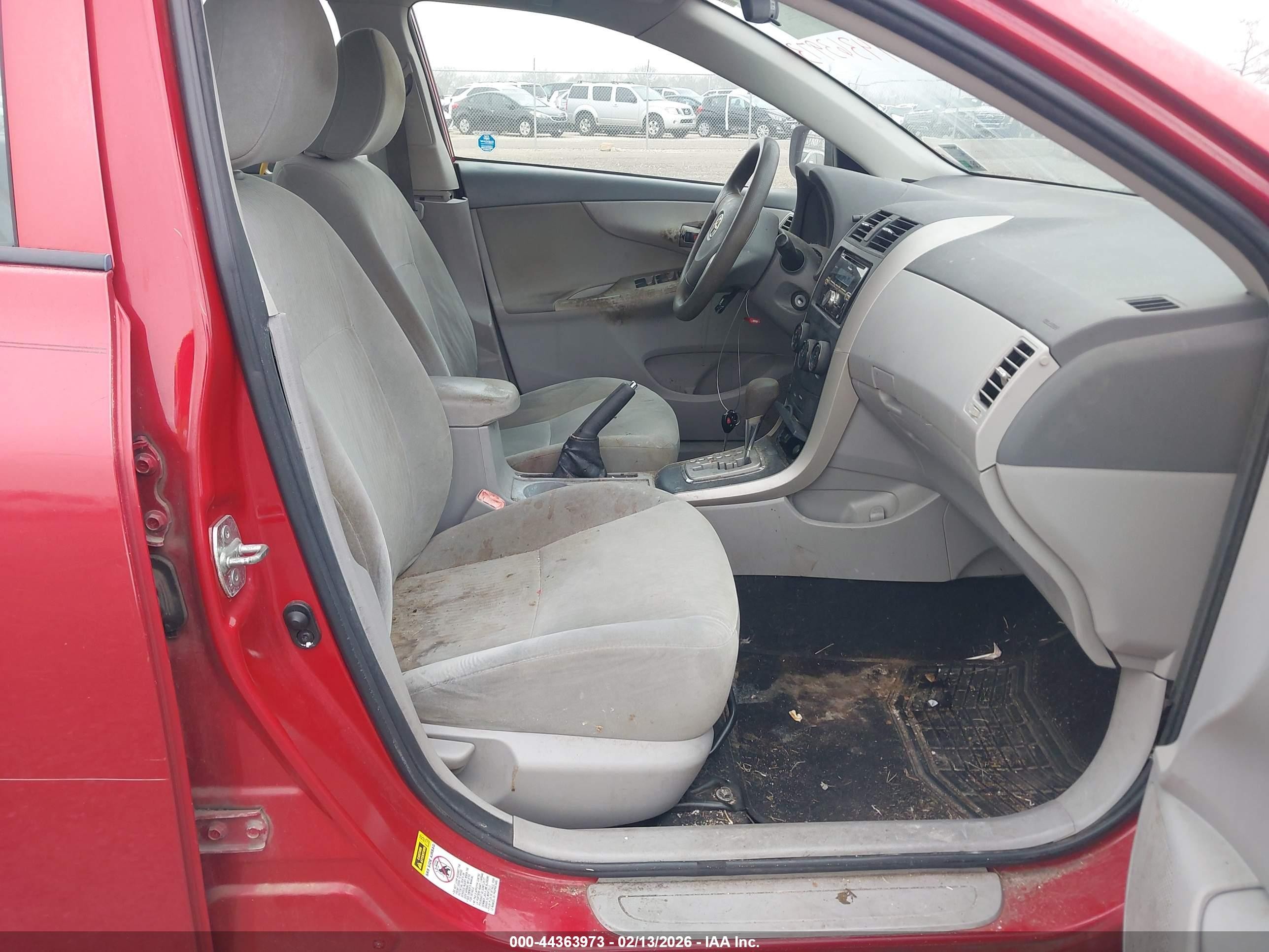 2010 Toyota Corolla Le Red vin: 2T1BU4EE5AC193388