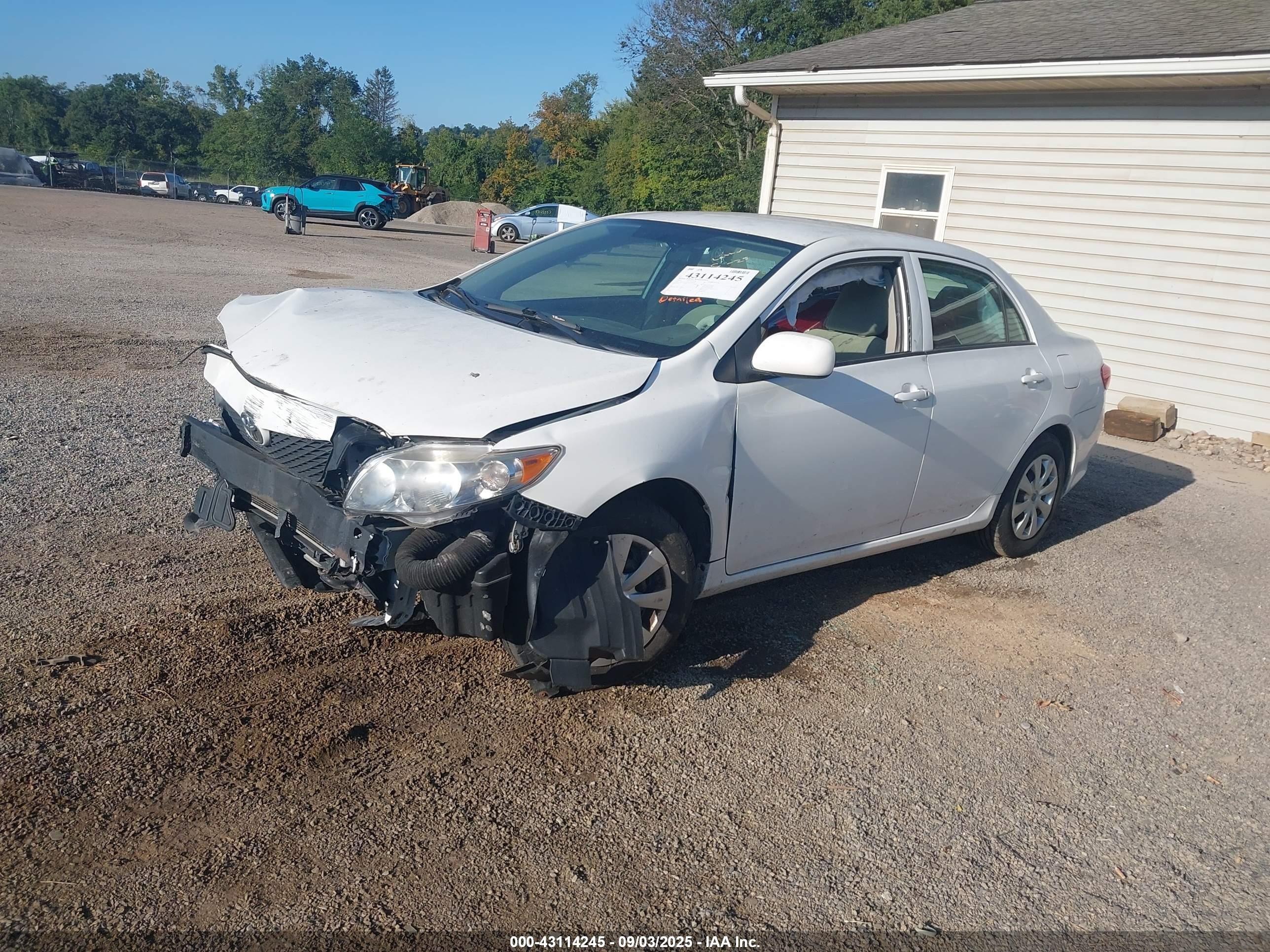 2010 Toyota Corolla Le White vin: 2T1BU4EE5AC228110