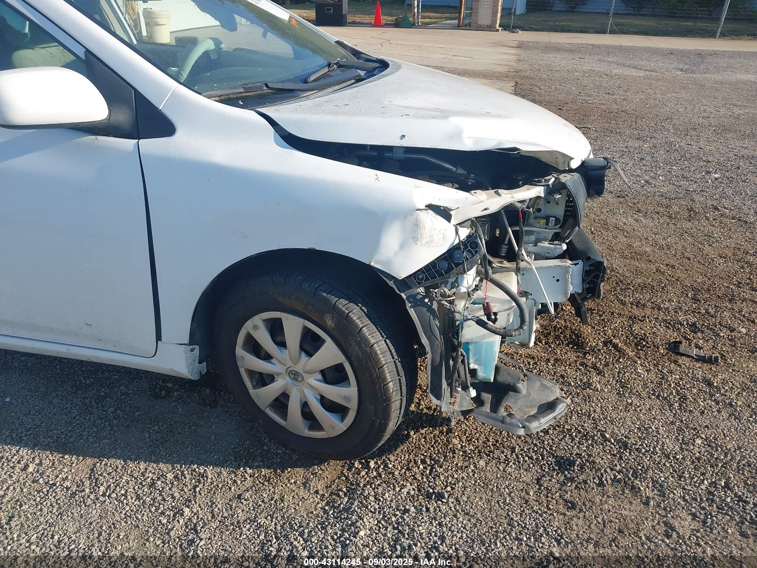2010 Toyota Corolla Le White vin: 2T1BU4EE5AC228110