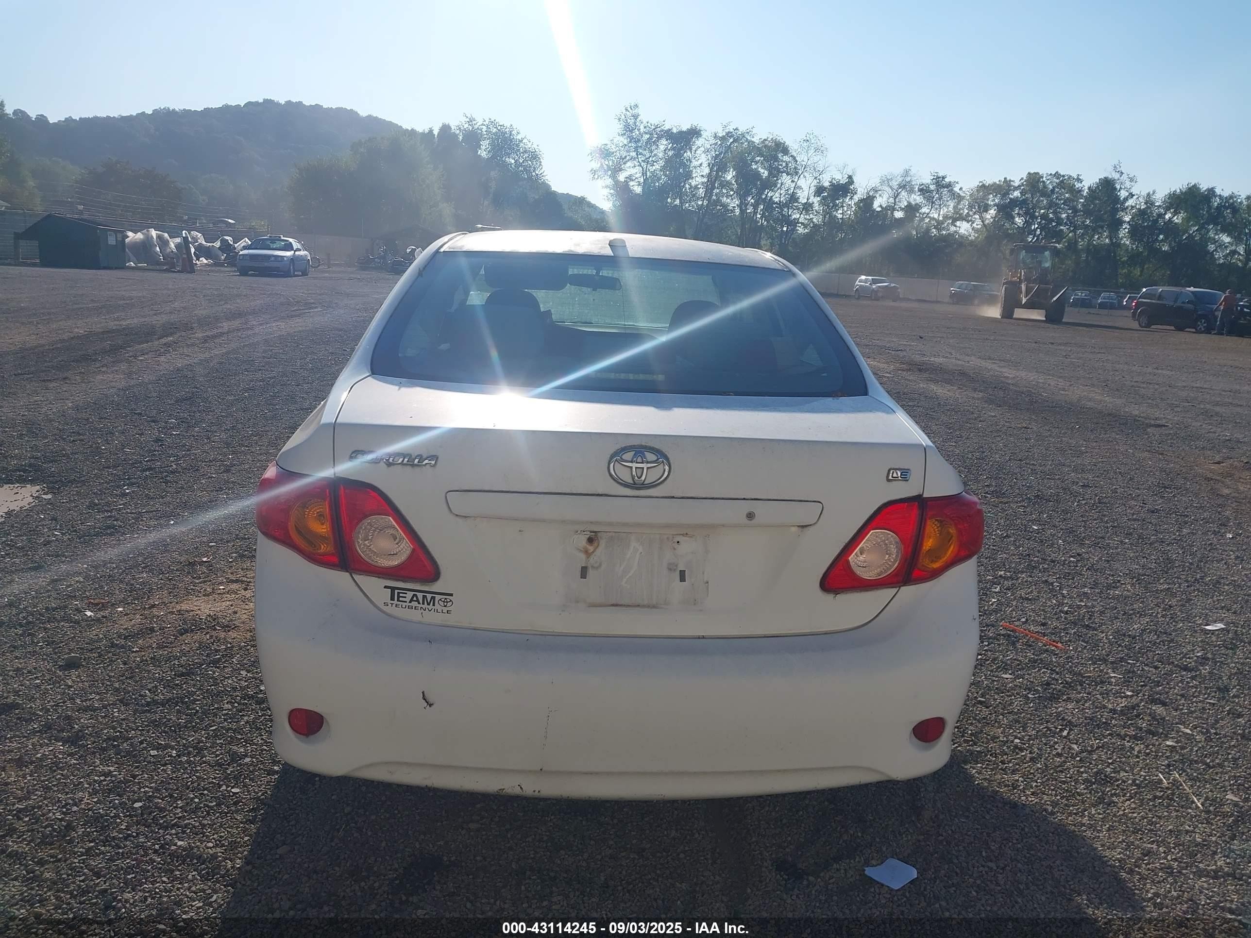 2010 Toyota Corolla Le White vin: 2T1BU4EE5AC228110