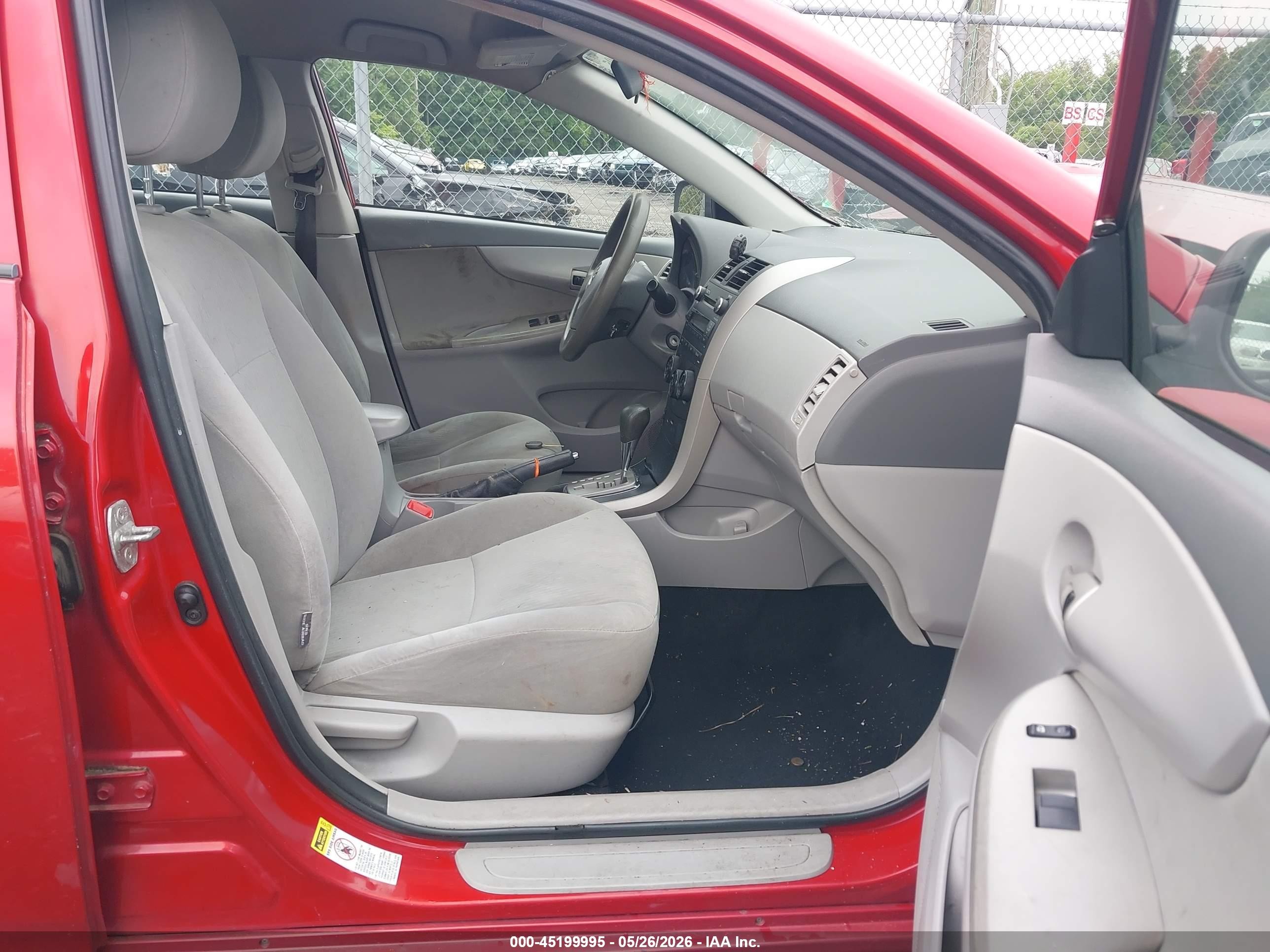 2010 Toyota Corolla Le Red vin: 2T1BU4EE5AC247109