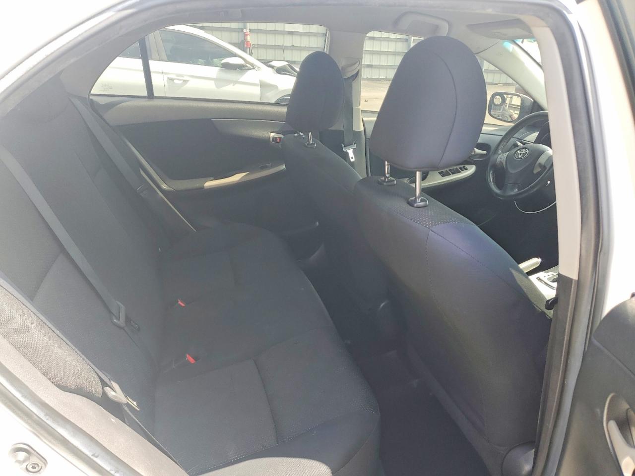 2010 Toyota Corolla S White vin: 2T1BU4EE5AC264427