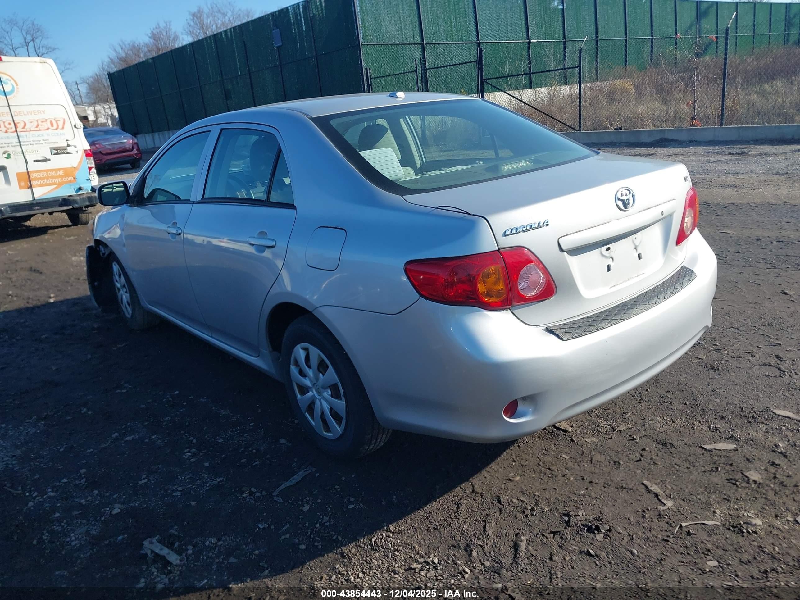 2010 Toyota Corolla Le Silver vin: 2T1BU4EE5AC298299