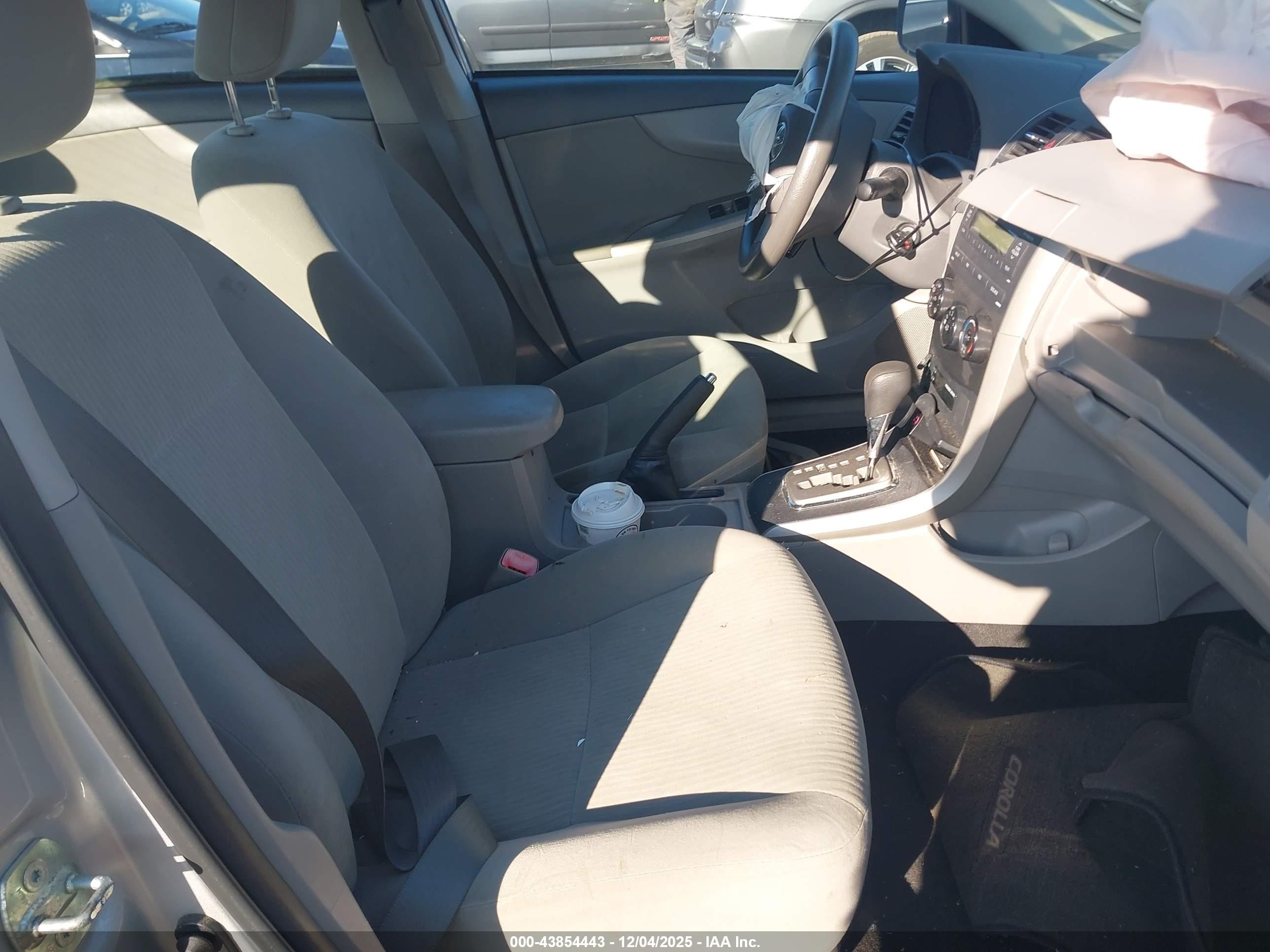 2010 Toyota Corolla Le Silver vin: 2T1BU4EE5AC298299
